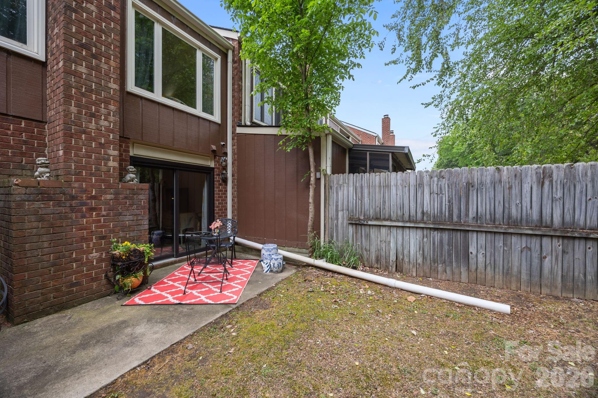 462 Camrose Circle NE — Concord