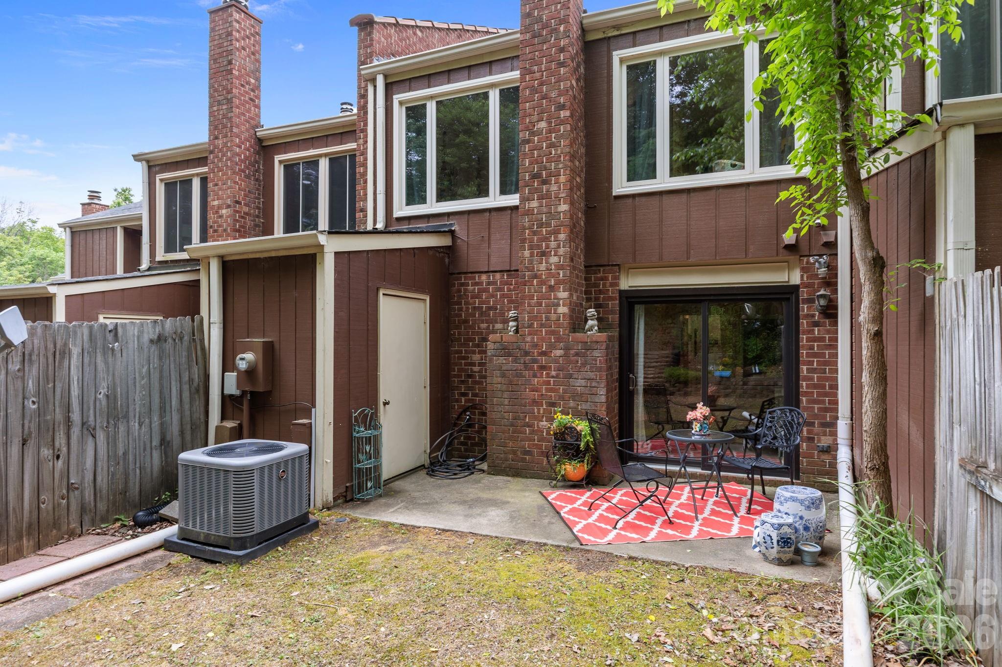 462 Camrose Circle NE — Concord