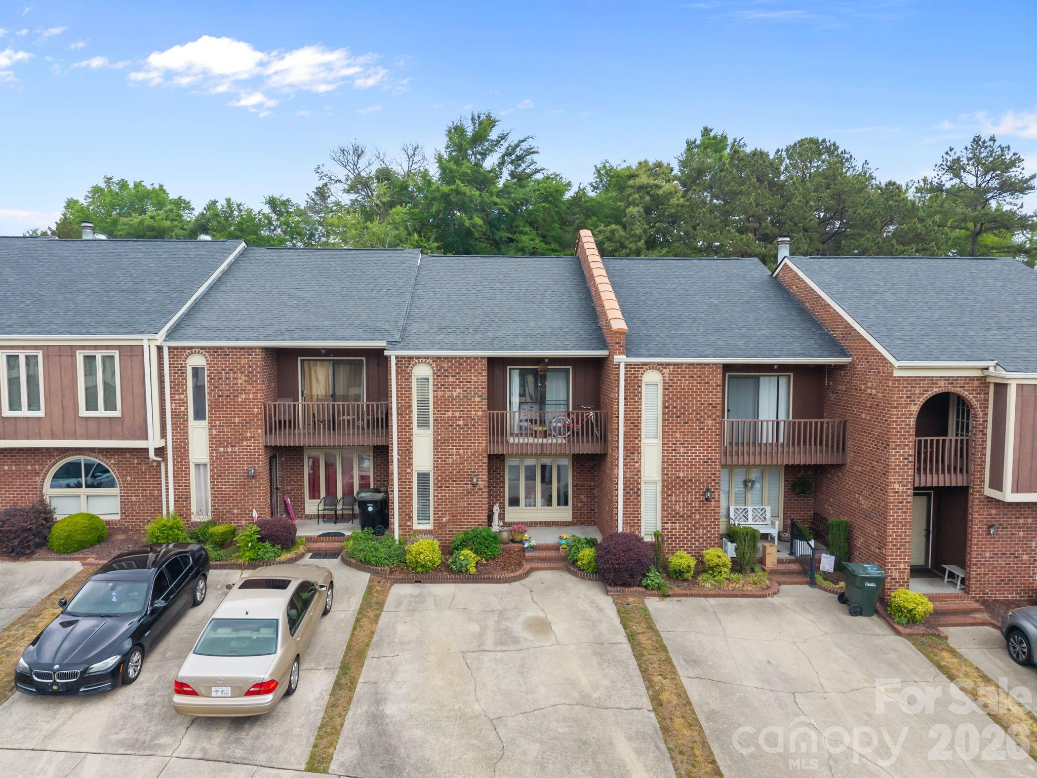 462 Camrose Circle NE — Concord