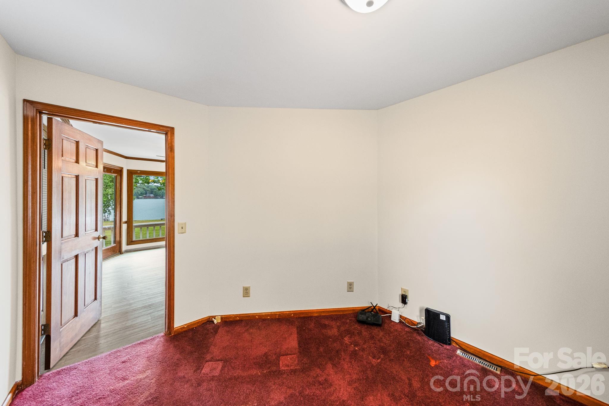 541 Harbor Road — Norwood