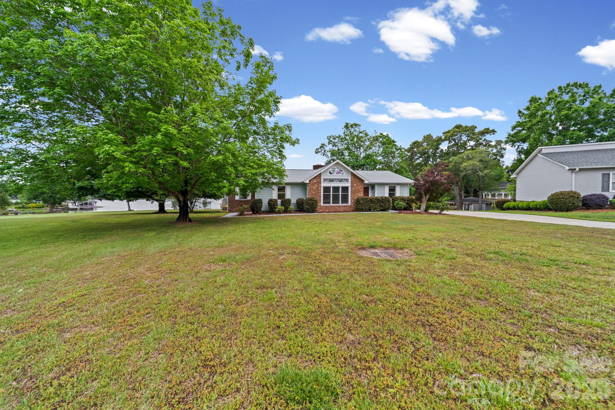 541 Harbor Road — Norwood