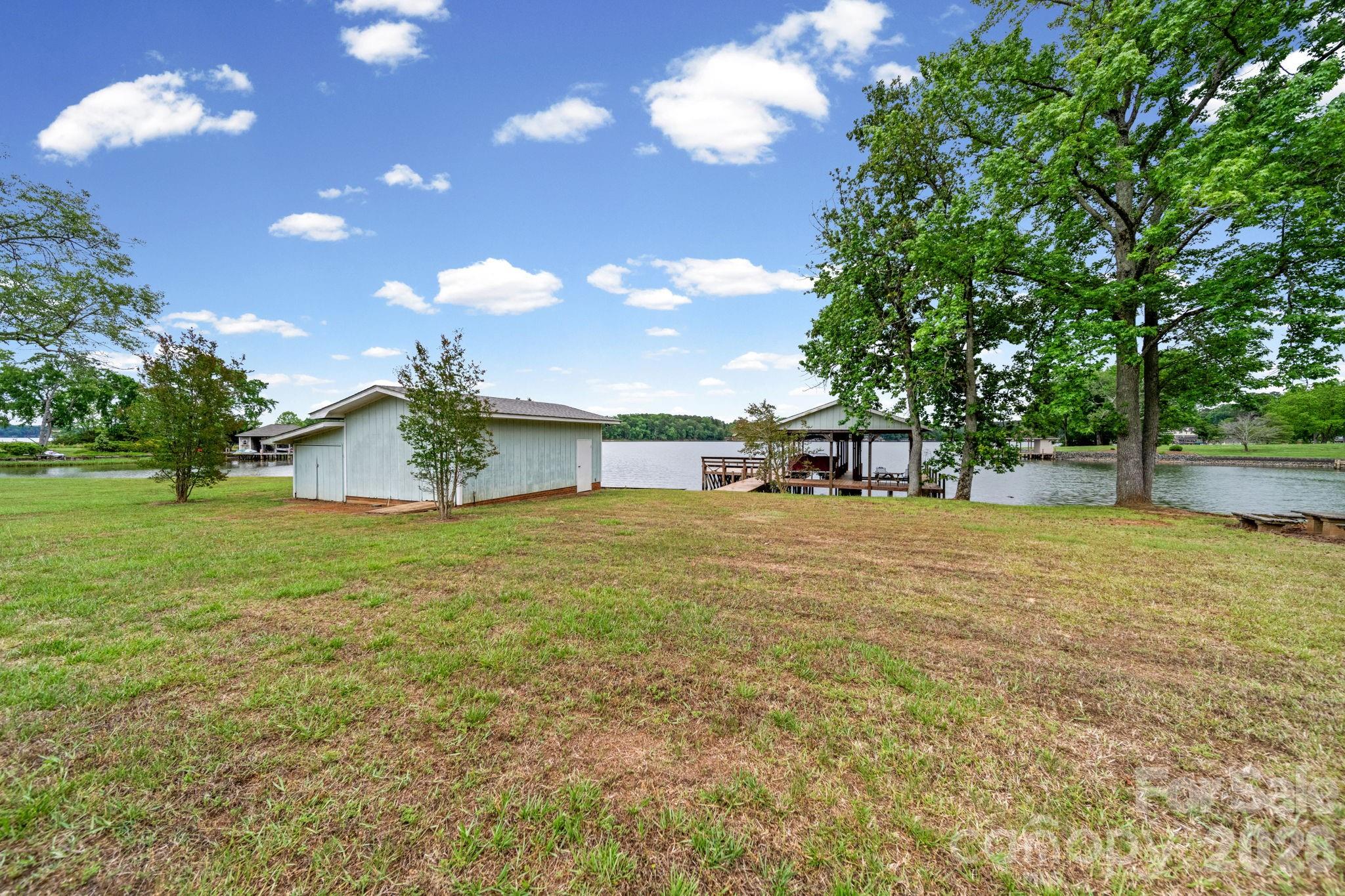 541 Harbor Road — Norwood