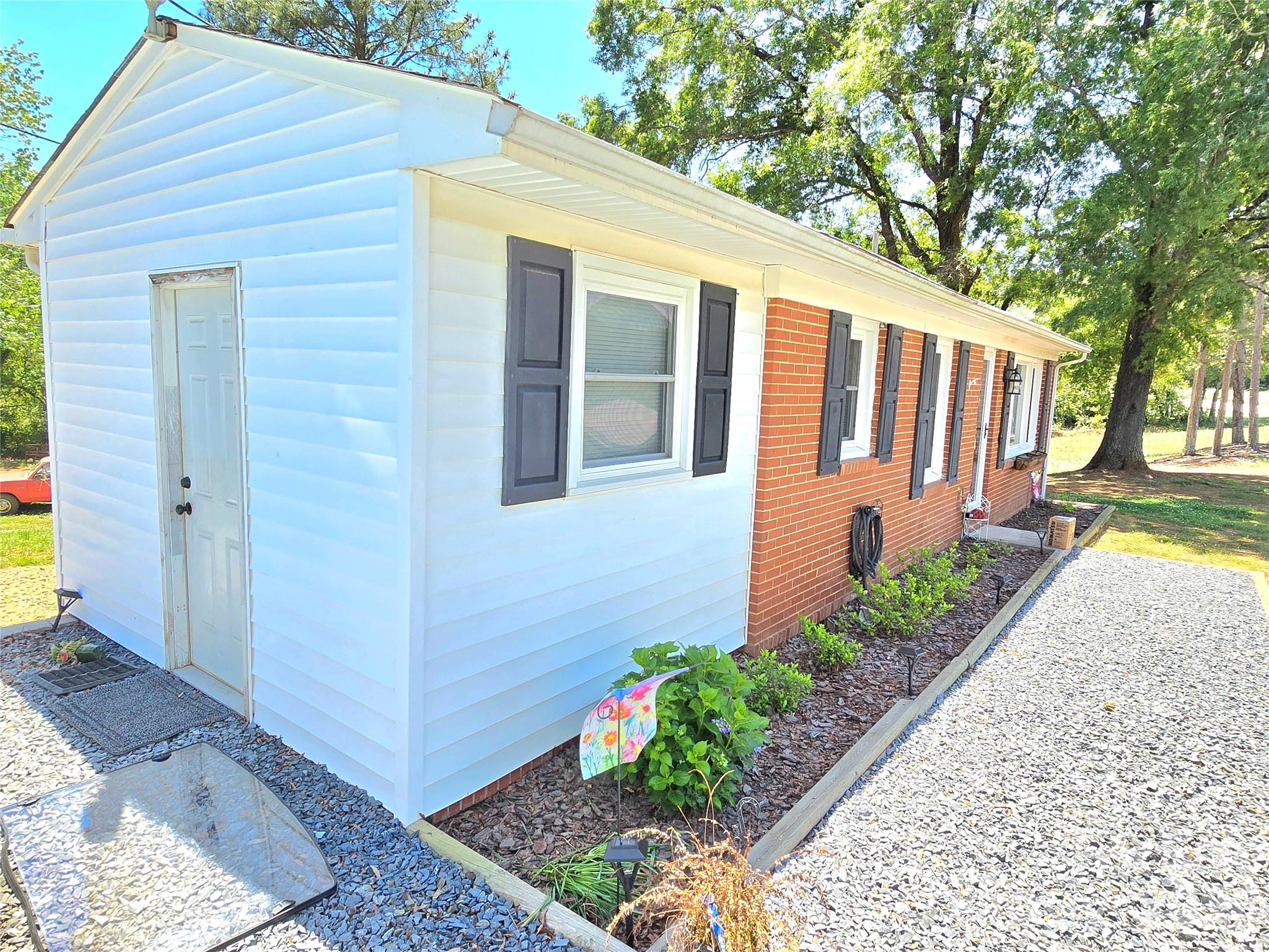 40582 Old Cottonville Road — Norwood