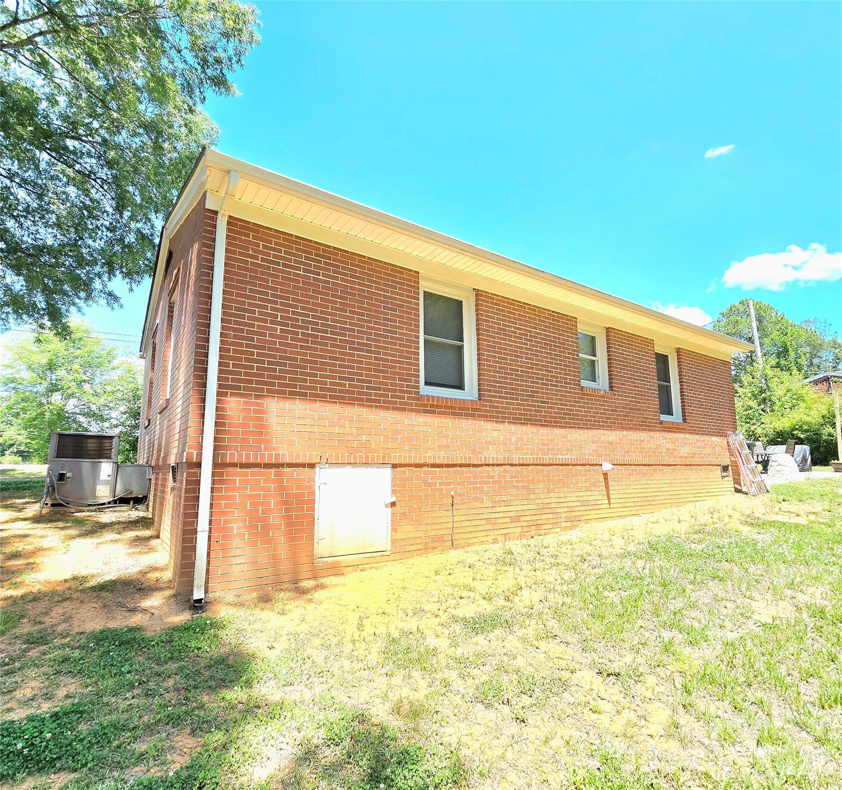 40582 Old Cottonville Road — Norwood