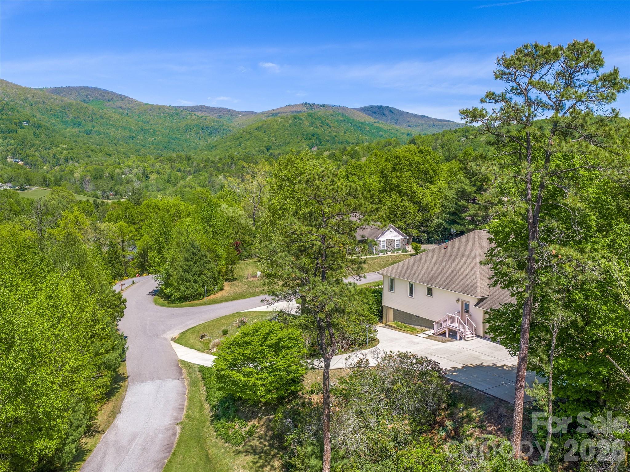 16 Chickadee Lane — Fairview
