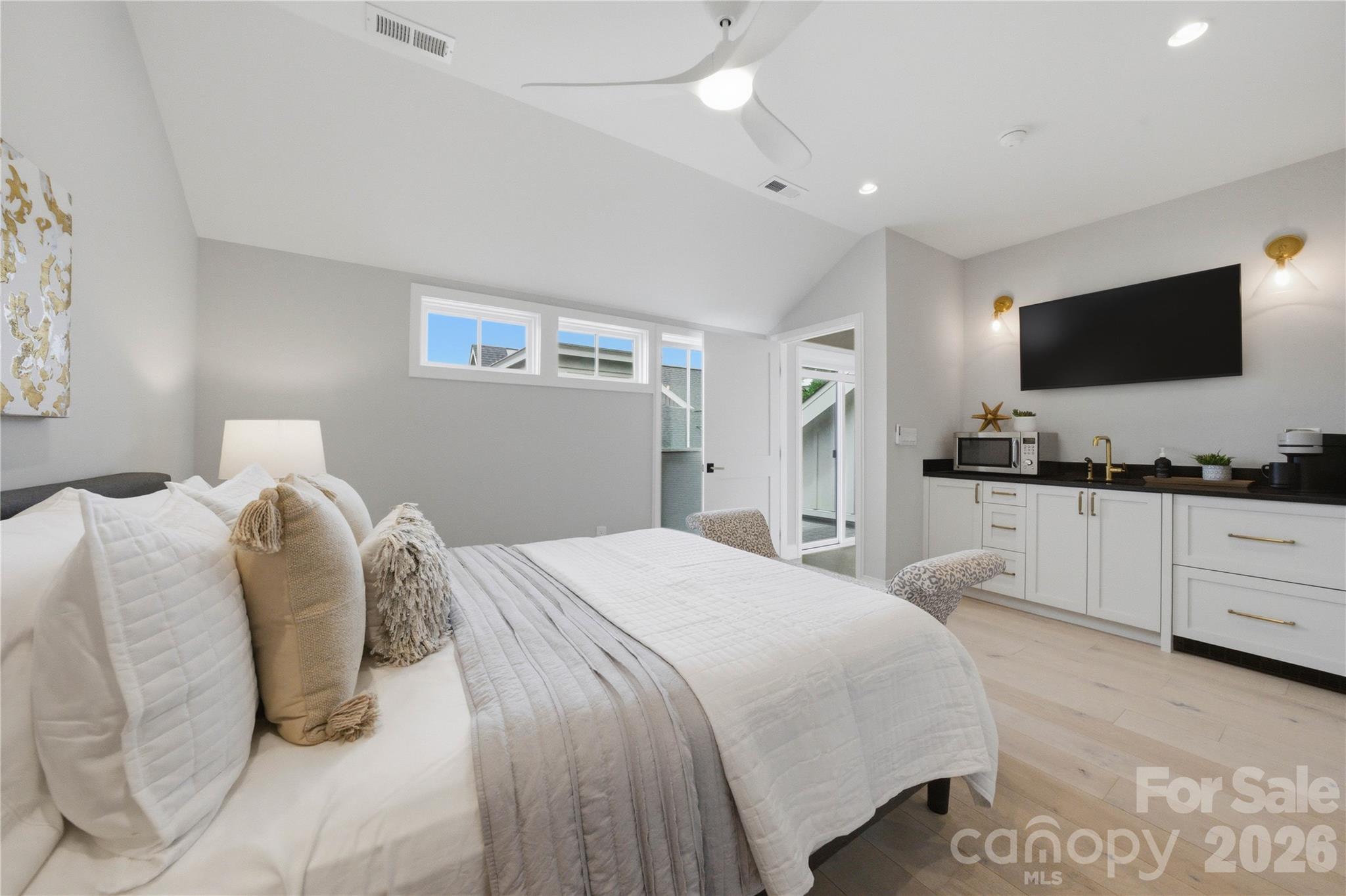 3060 Selwyn Avenue — Charlotte