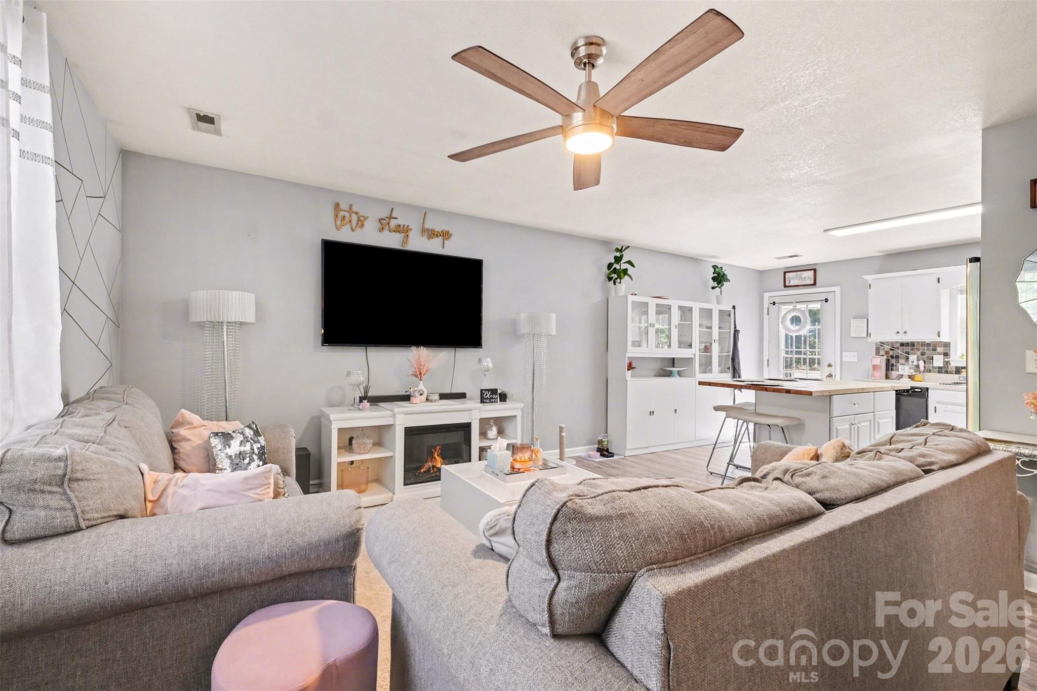 2056 Redberry Lane — Conover
