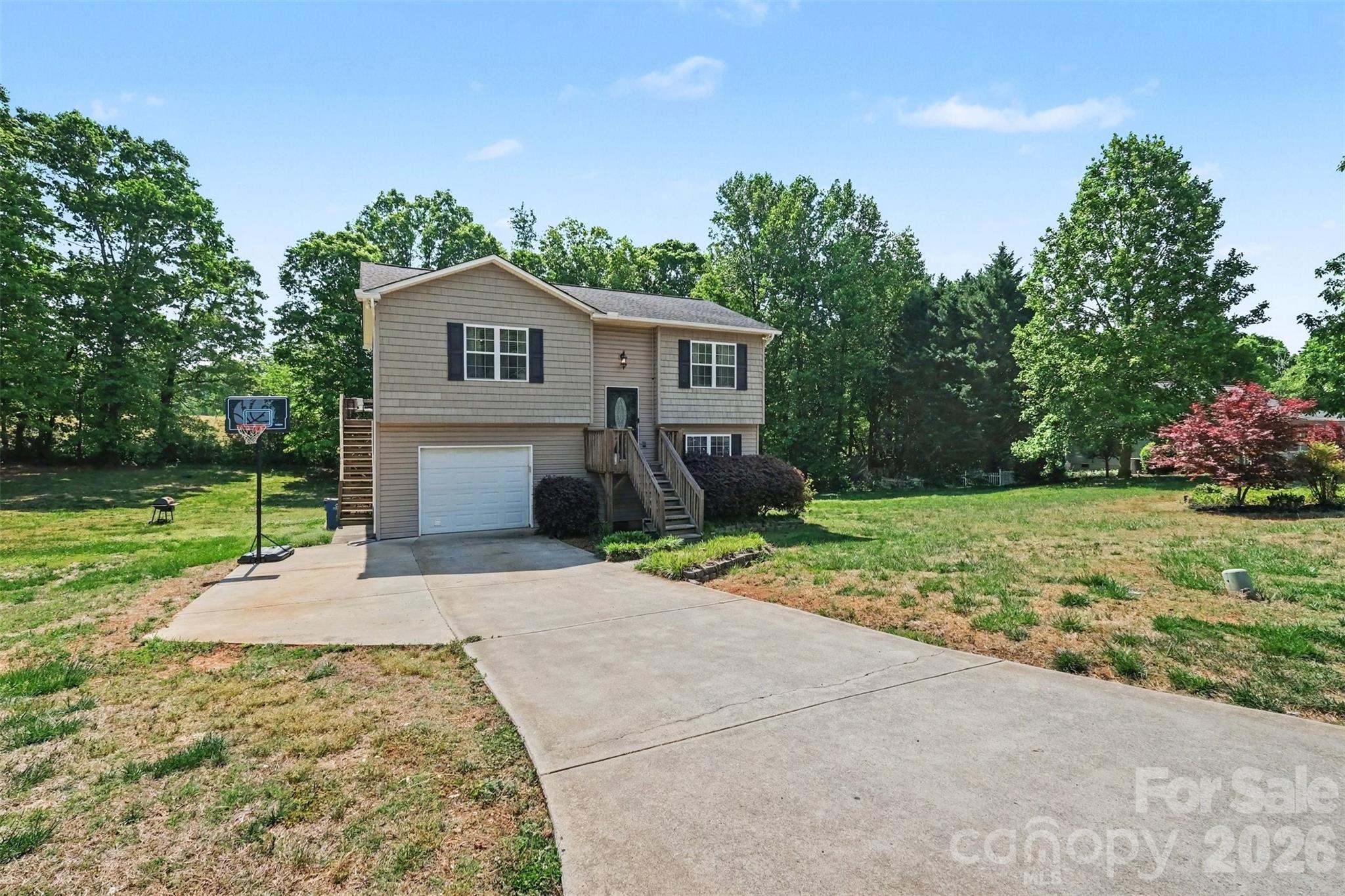 2056 Redberry Lane — Conover