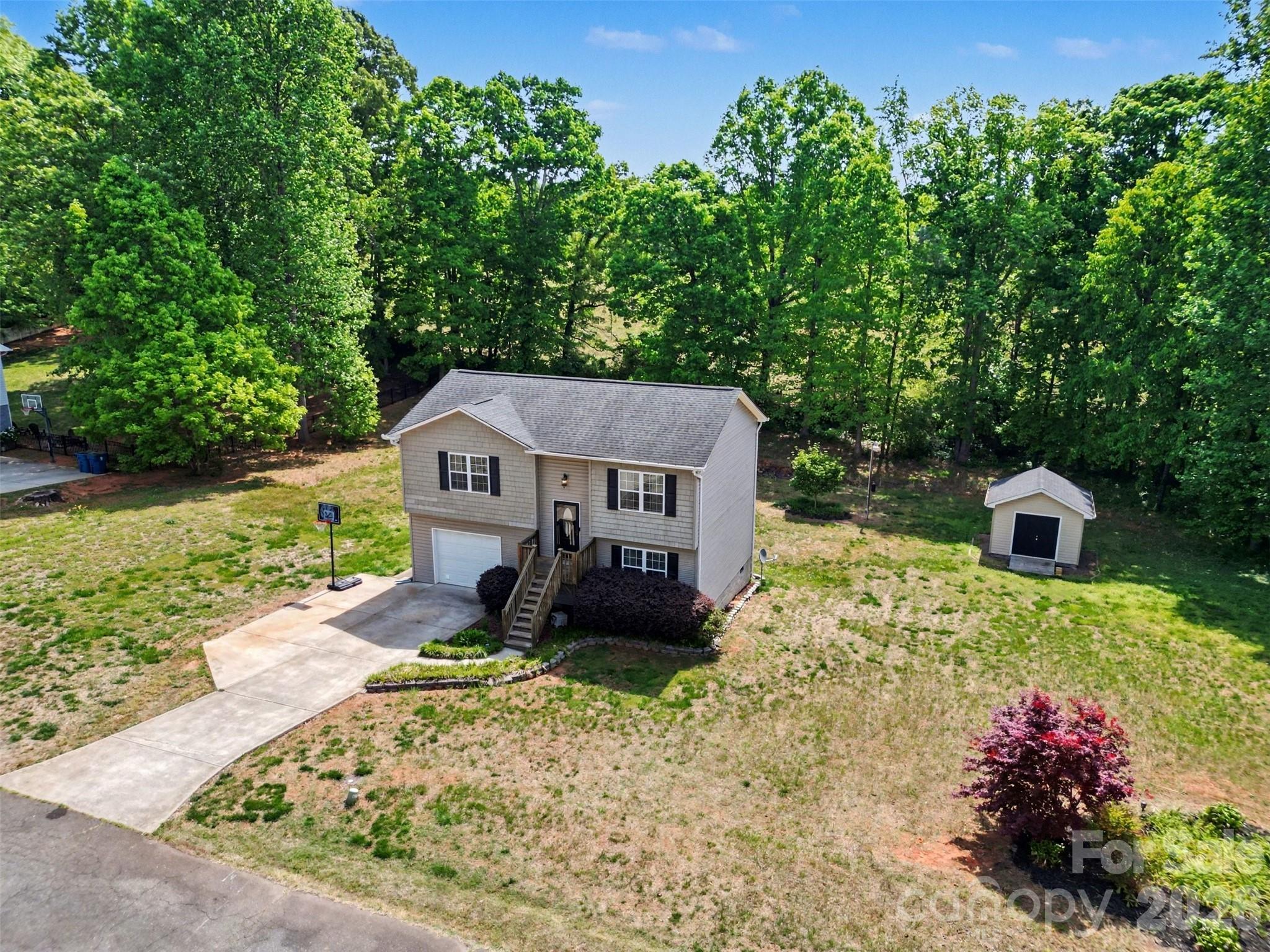 2056 Redberry Lane — Conover