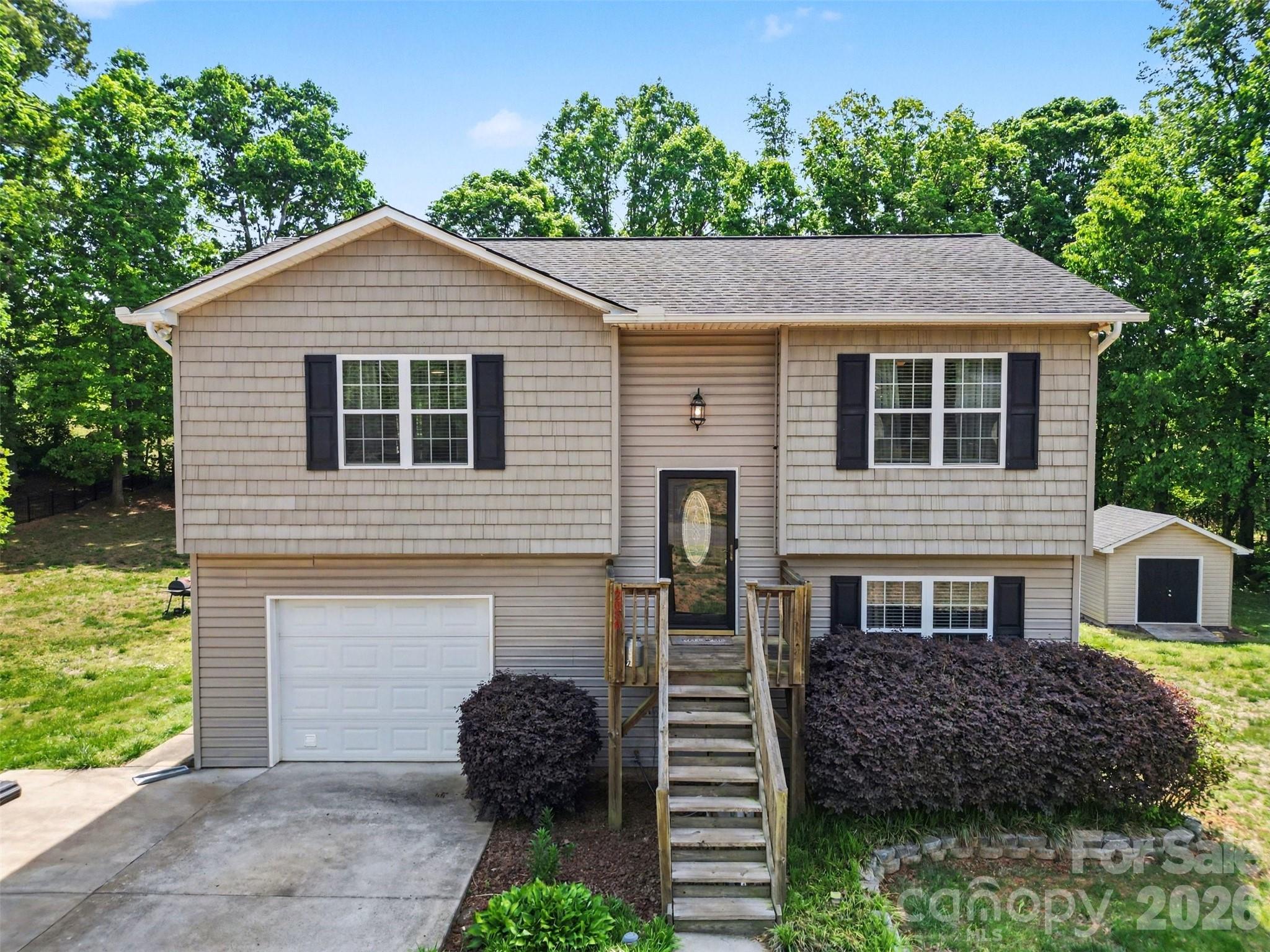 2056 Redberry Lane — Conover
