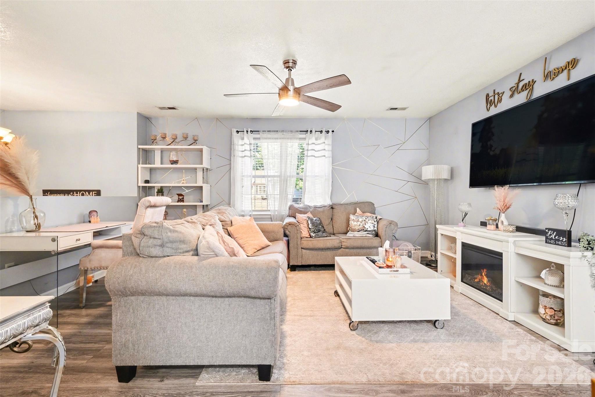 2056 Redberry Lane — Conover