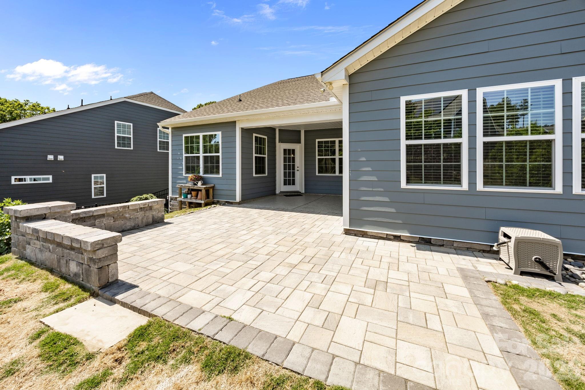 3061 Rosseau Lane — Mount Holly