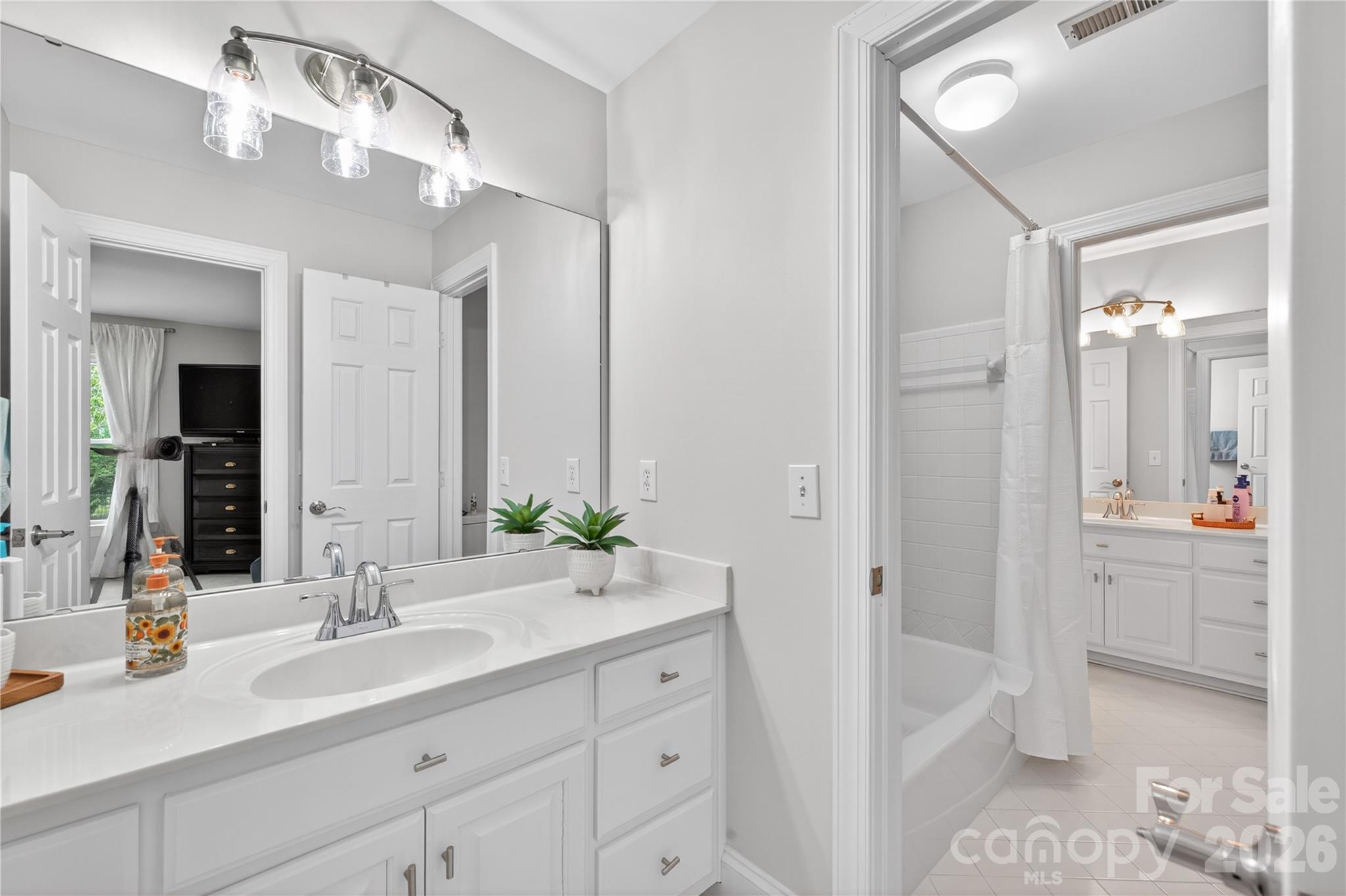 3100 Lakewood Edge Drive — Charlotte