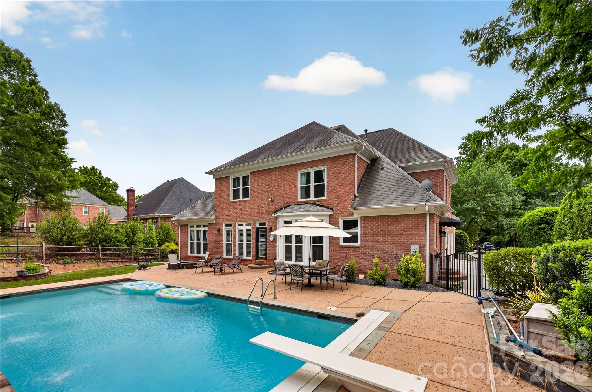 3100 Lakewood Edge Drive — Charlotte