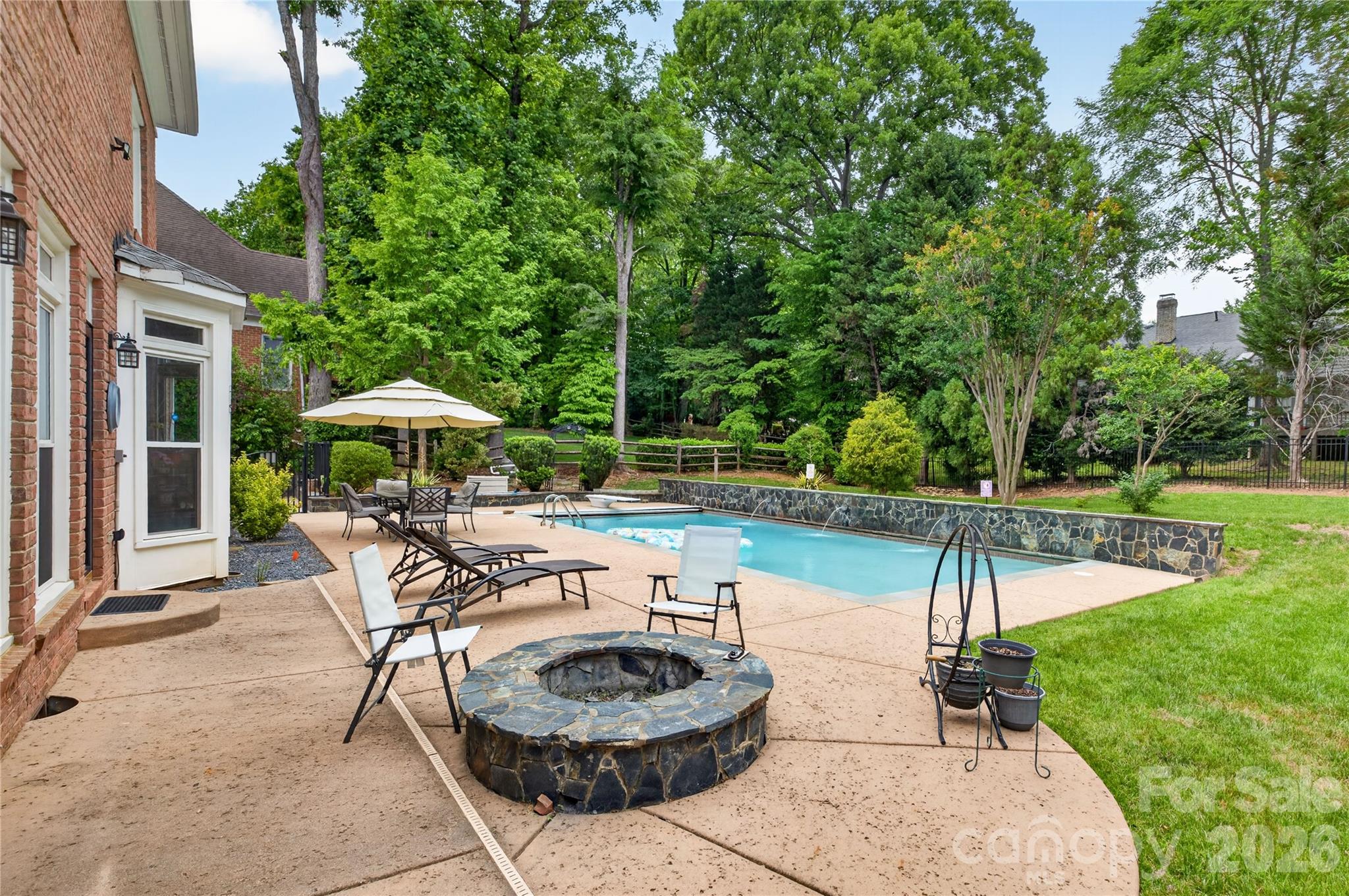 3100 Lakewood Edge Drive — Charlotte