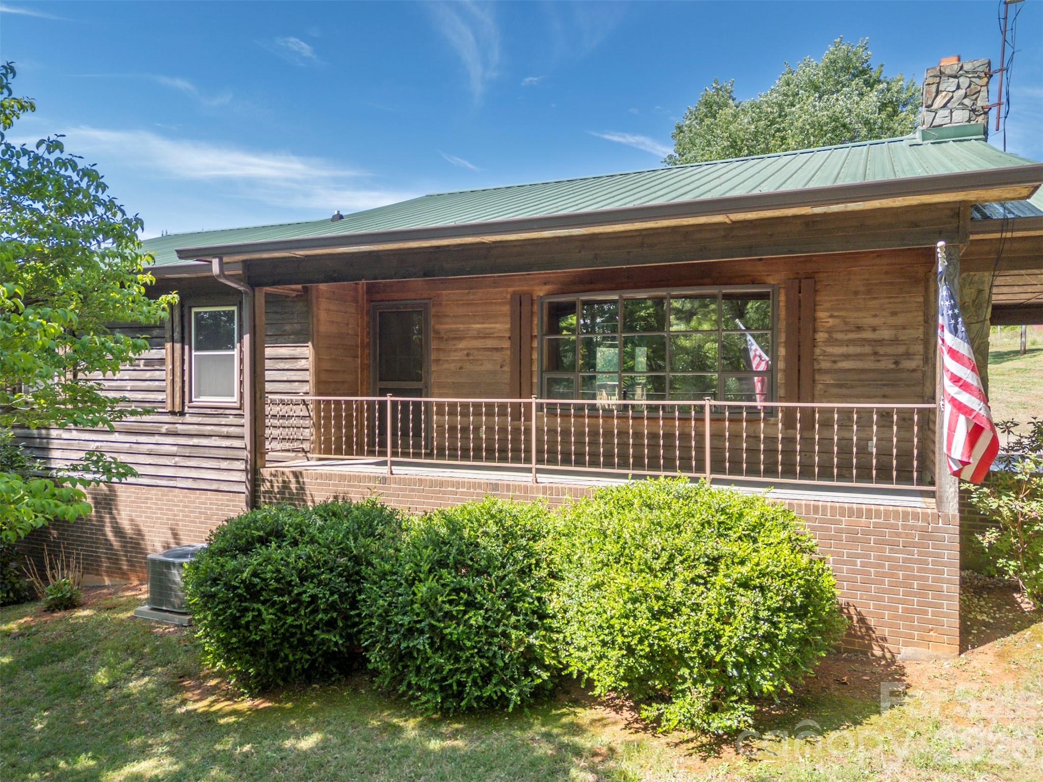 184 Clelo Drive — Casar