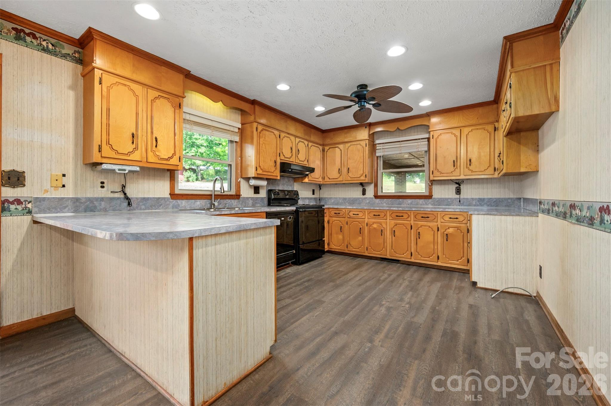 184 Clelo Drive — Casar