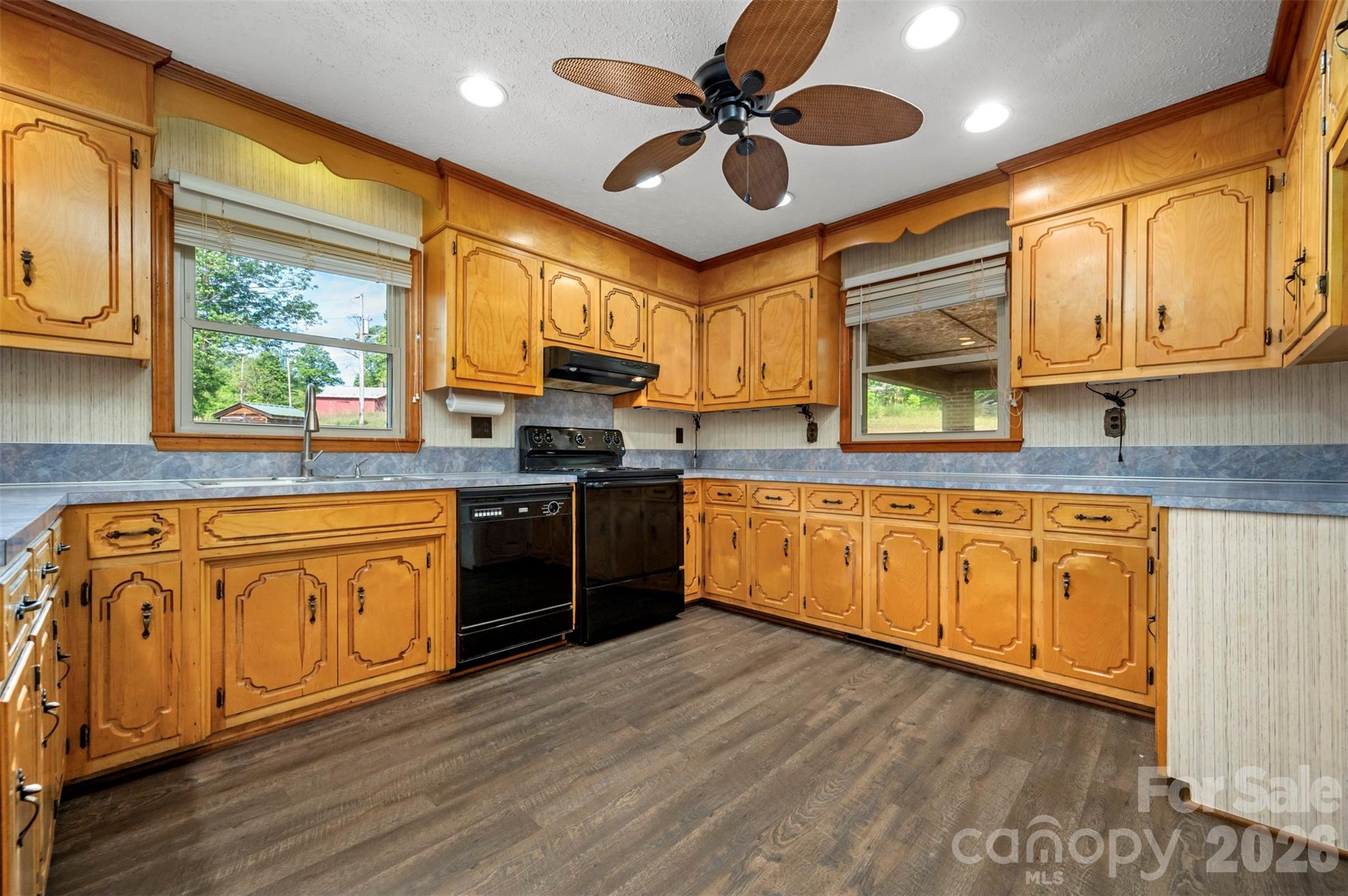 184 Clelo Drive — Casar