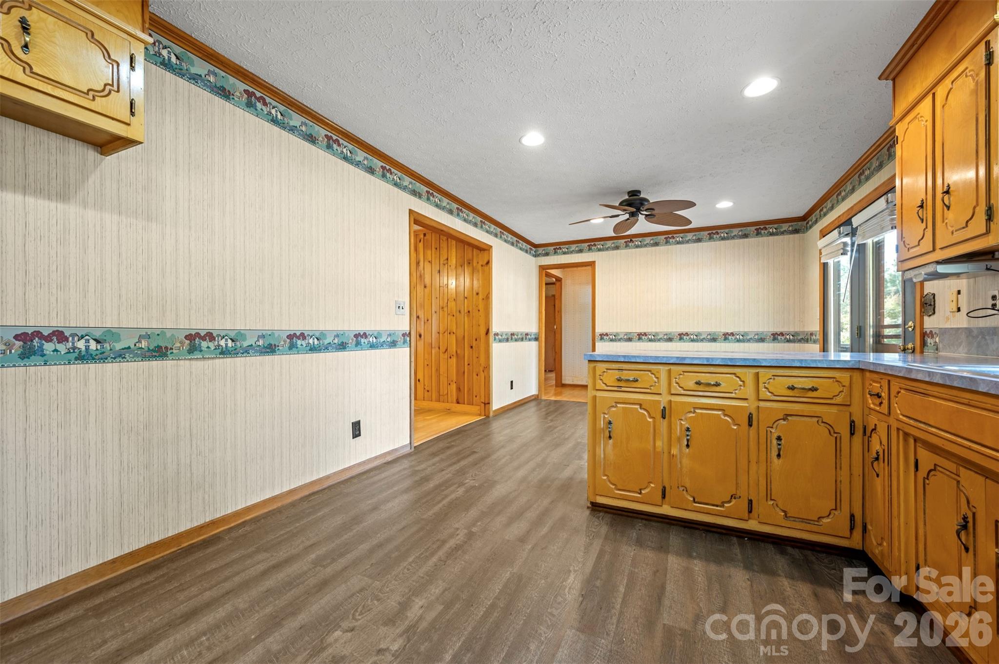 184 Clelo Drive — Casar