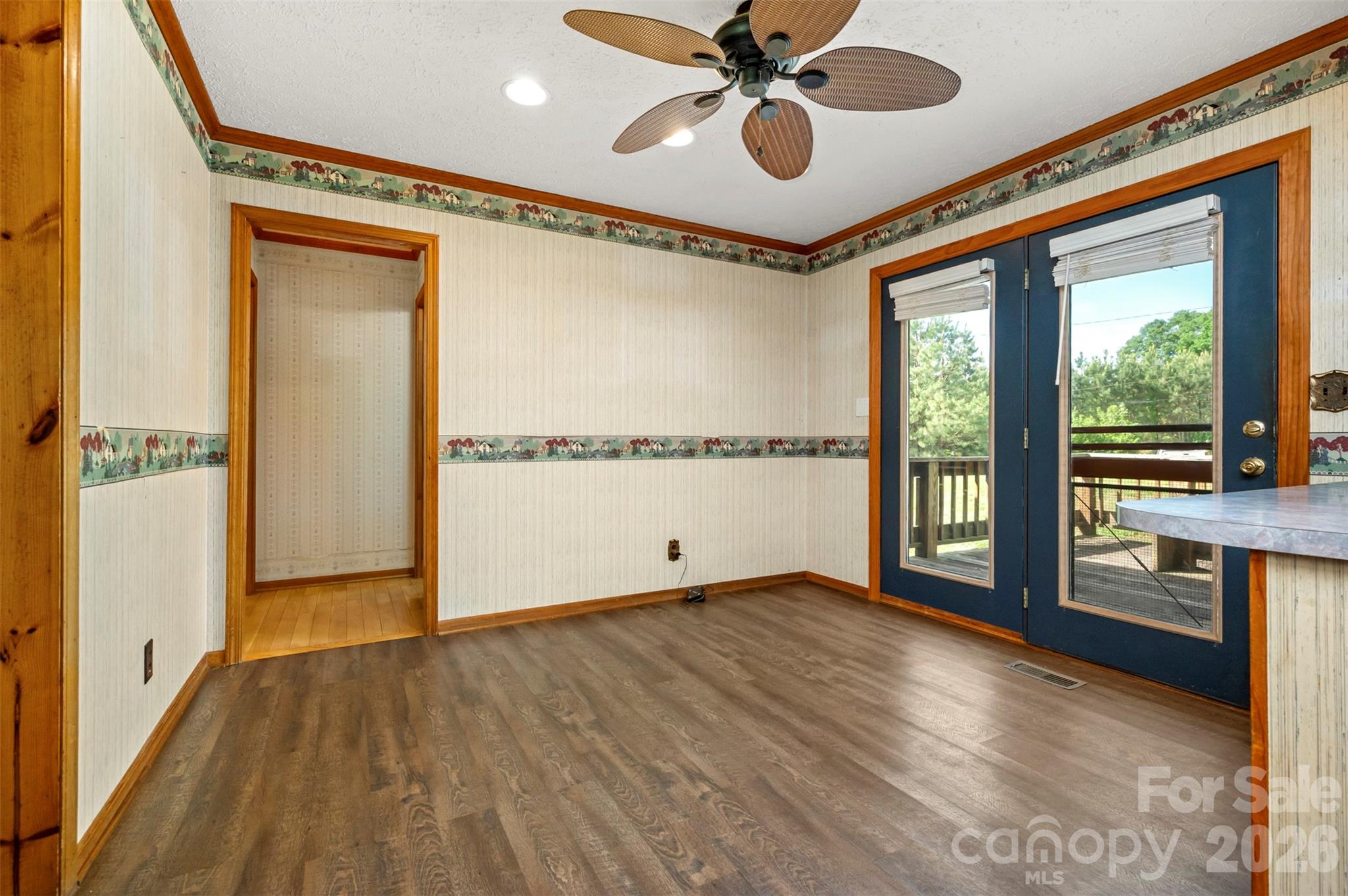 184 Clelo Drive — Casar