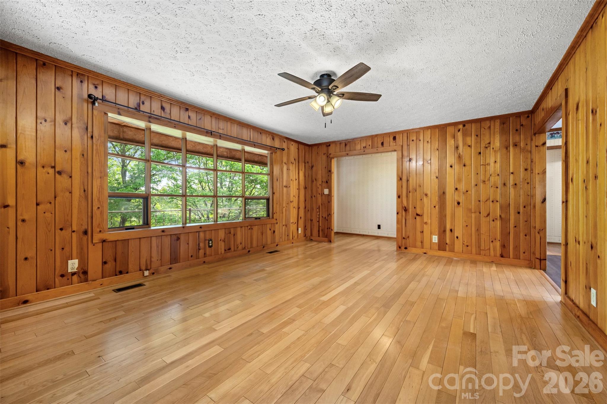 184 Clelo Drive — Casar