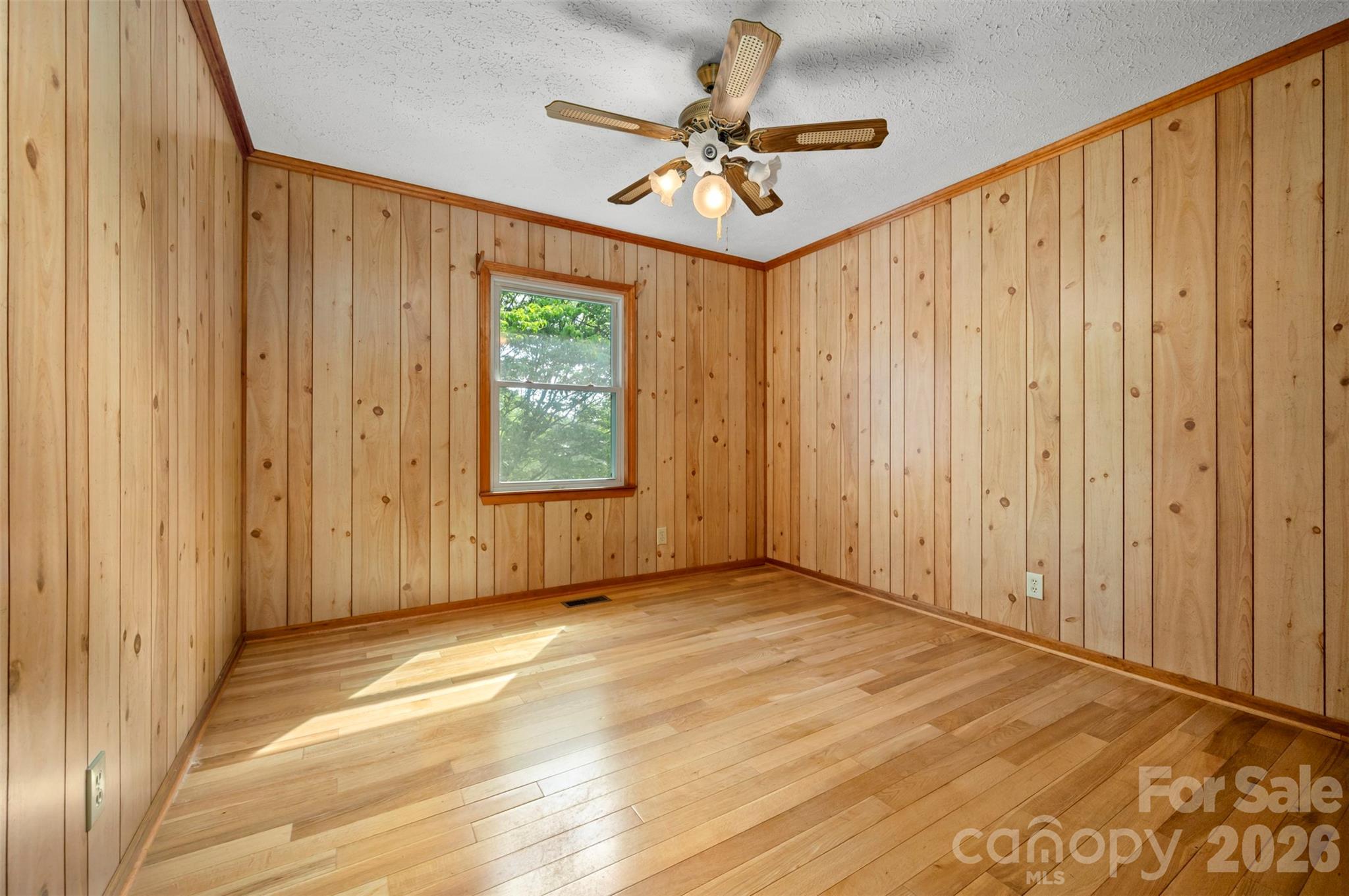 184 Clelo Drive — Casar