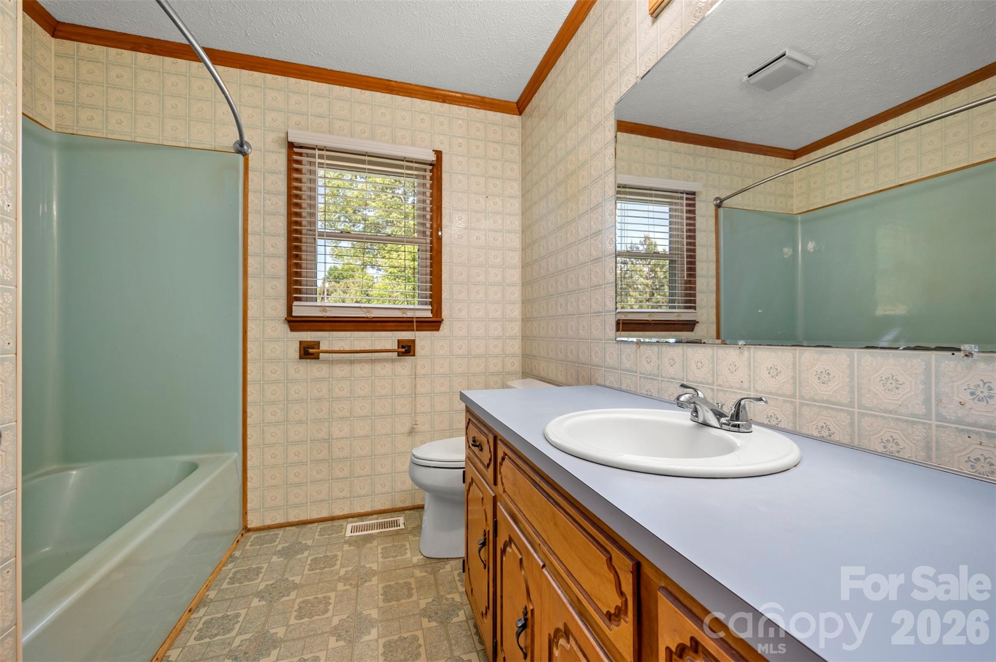 184 Clelo Drive — Casar