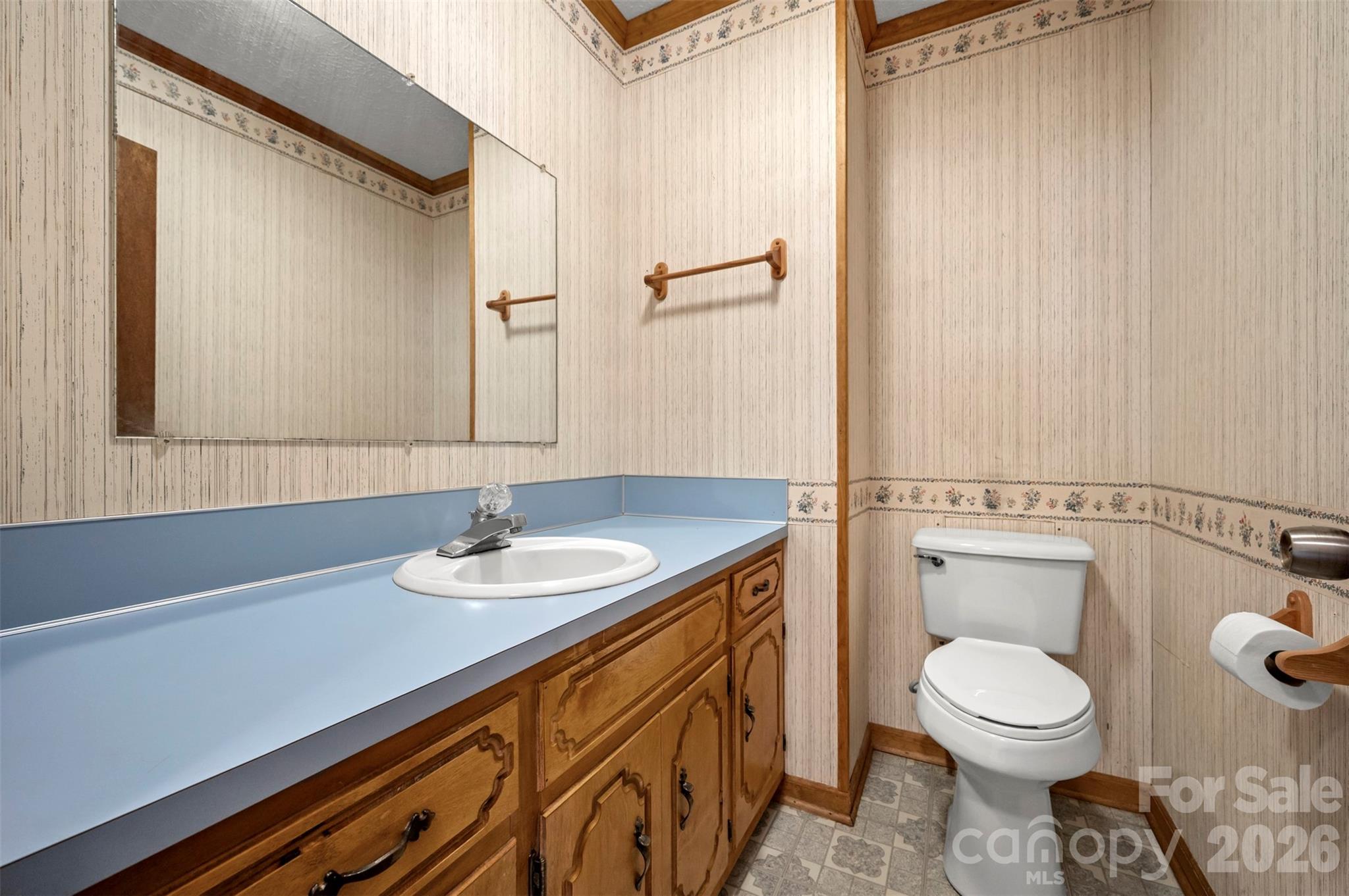 184 Clelo Drive — Casar