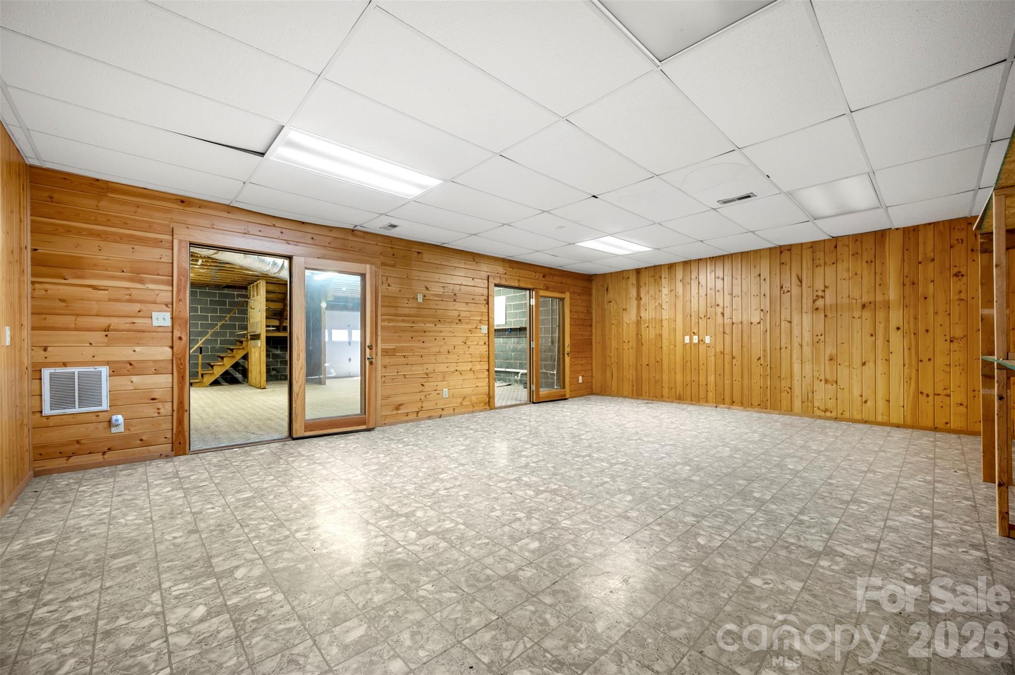 184 Clelo Drive — Casar