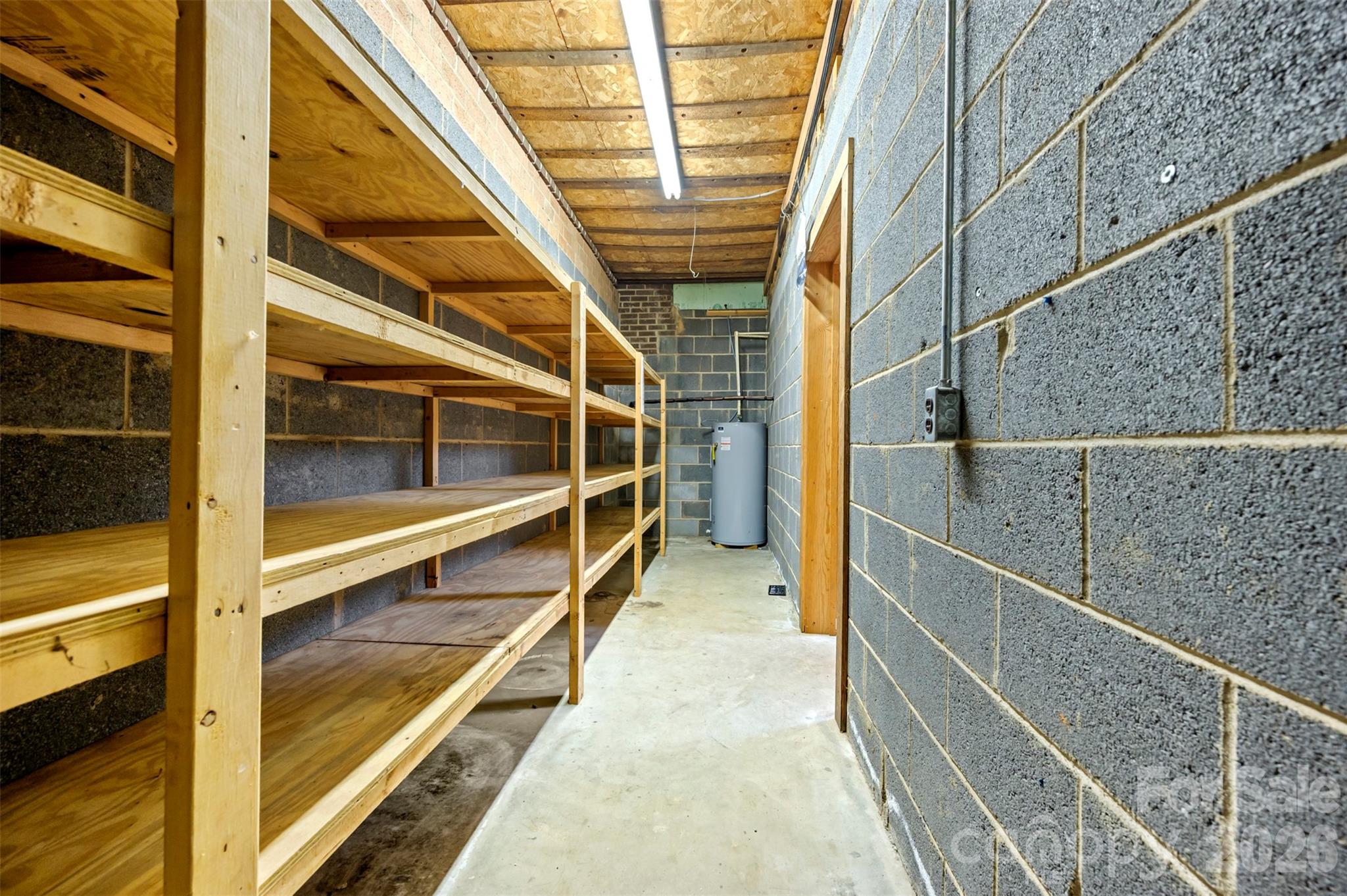 184 Clelo Drive — Casar