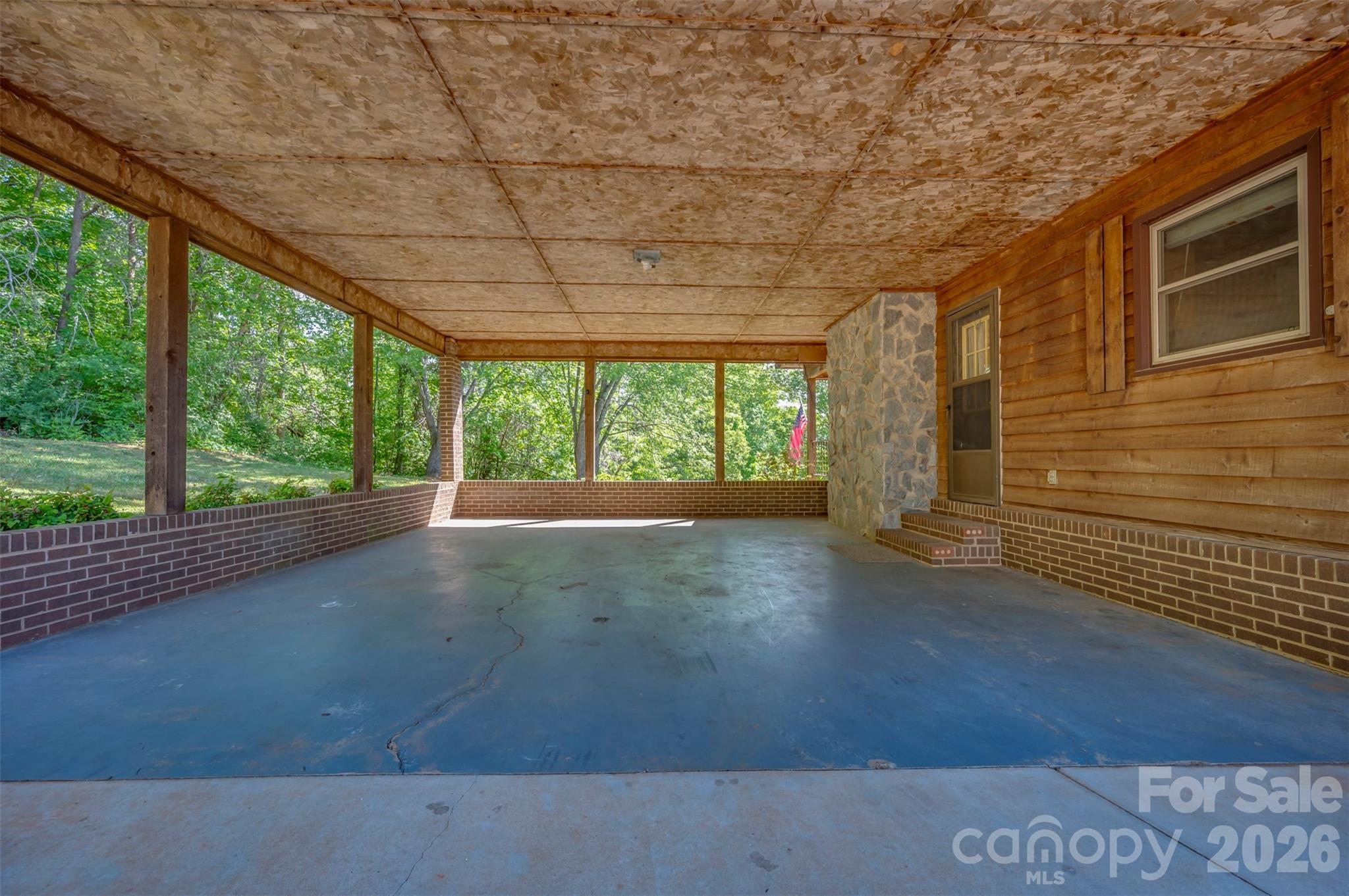 184 Clelo Drive — Casar