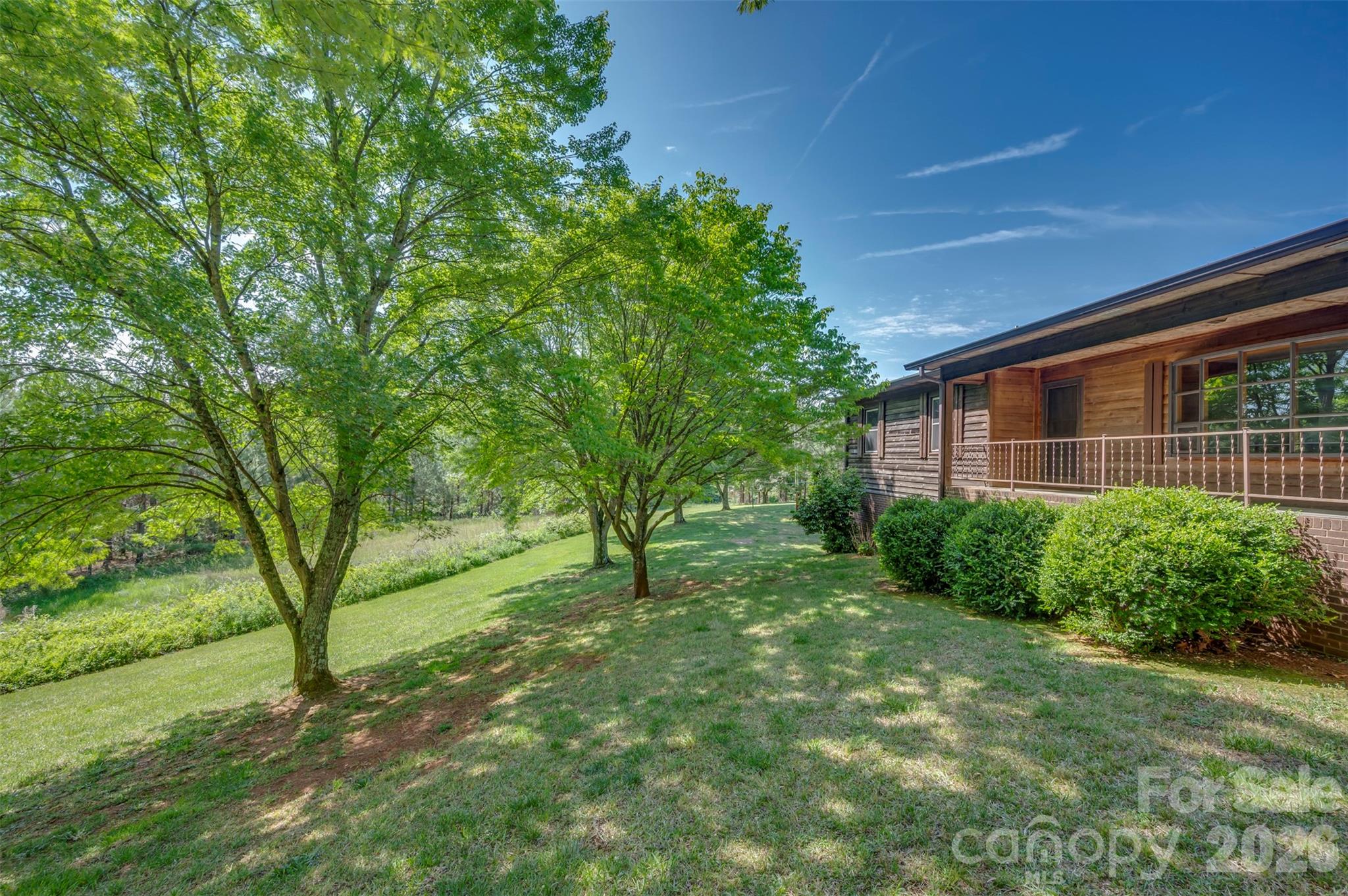 184 Clelo Drive — Casar