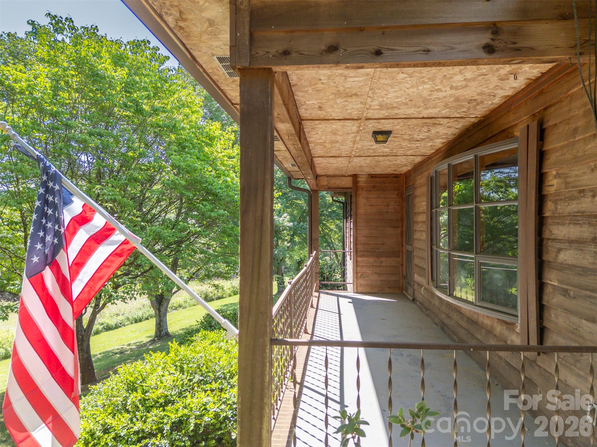 184 Clelo Drive — Casar