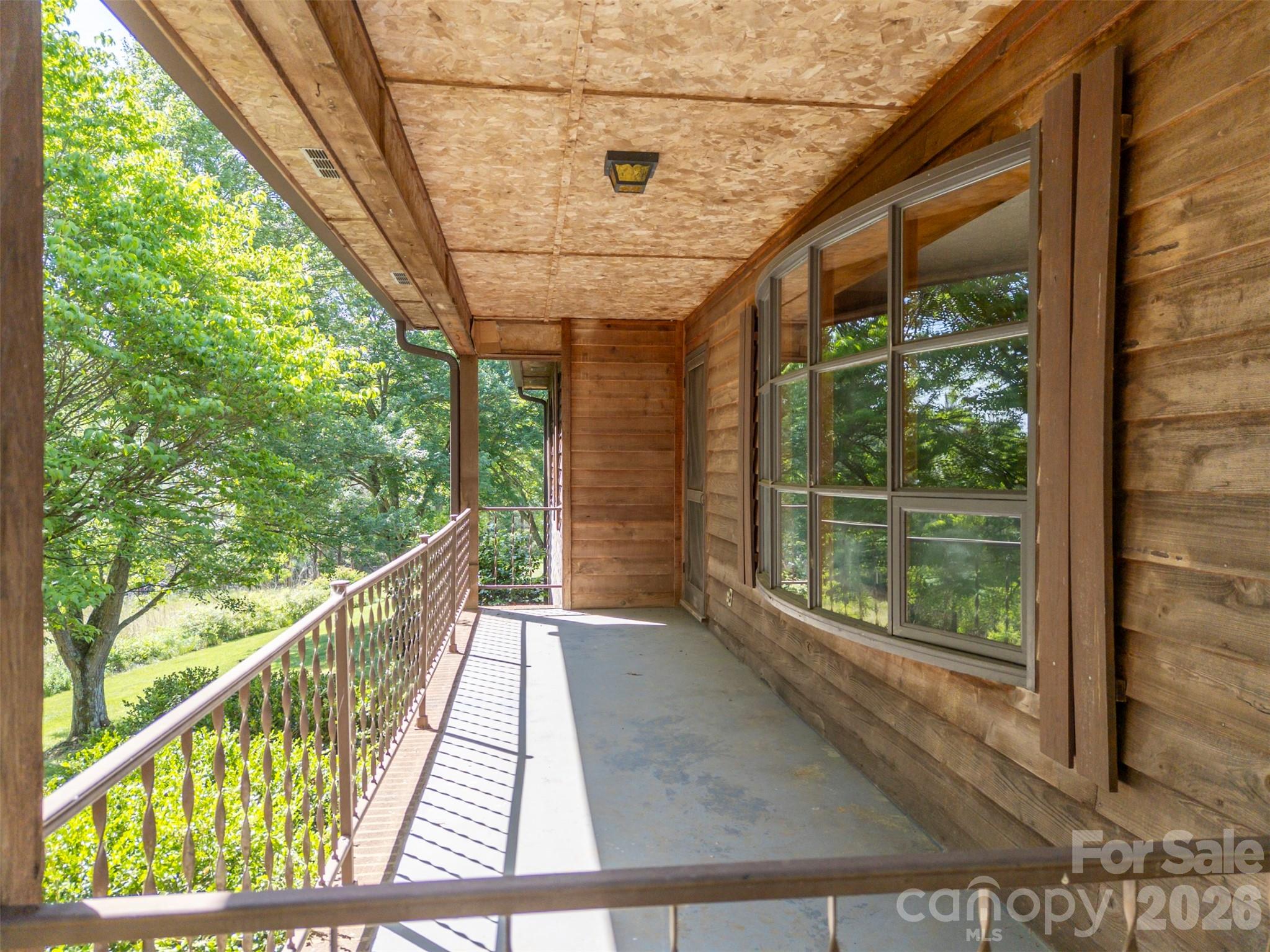 184 Clelo Drive — Casar