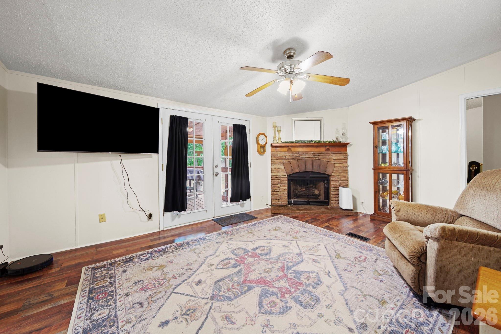 112 John Michael Lane — Salisbury