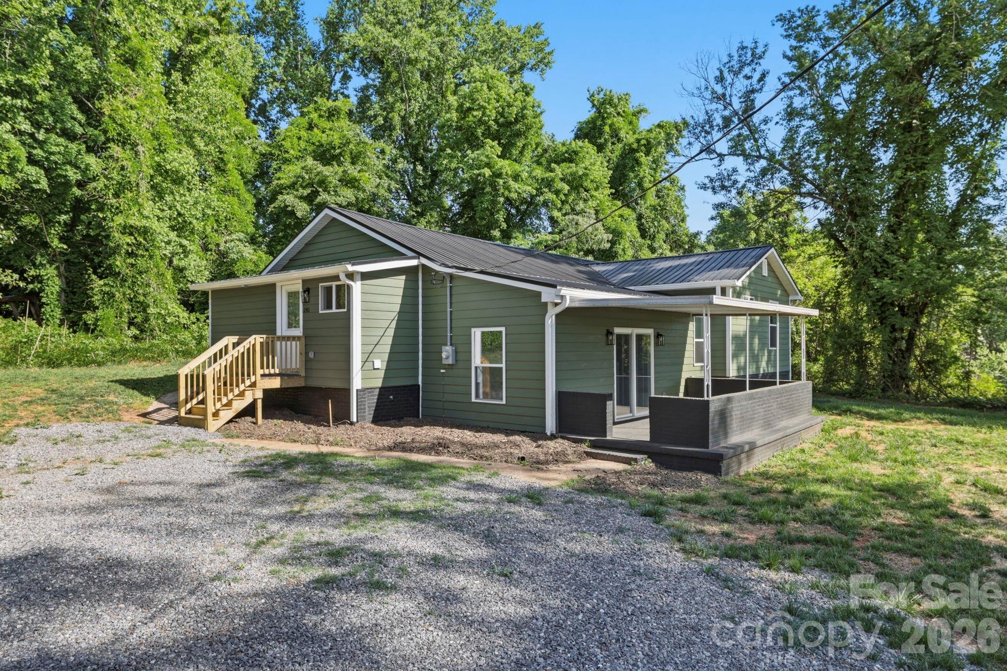 240 E Court Street — Rutherfordton