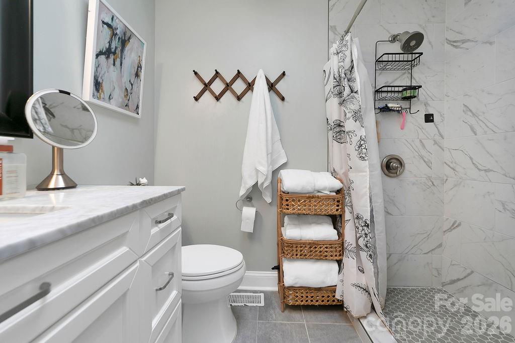 492 Falls Creek Road — Pisgah Forest