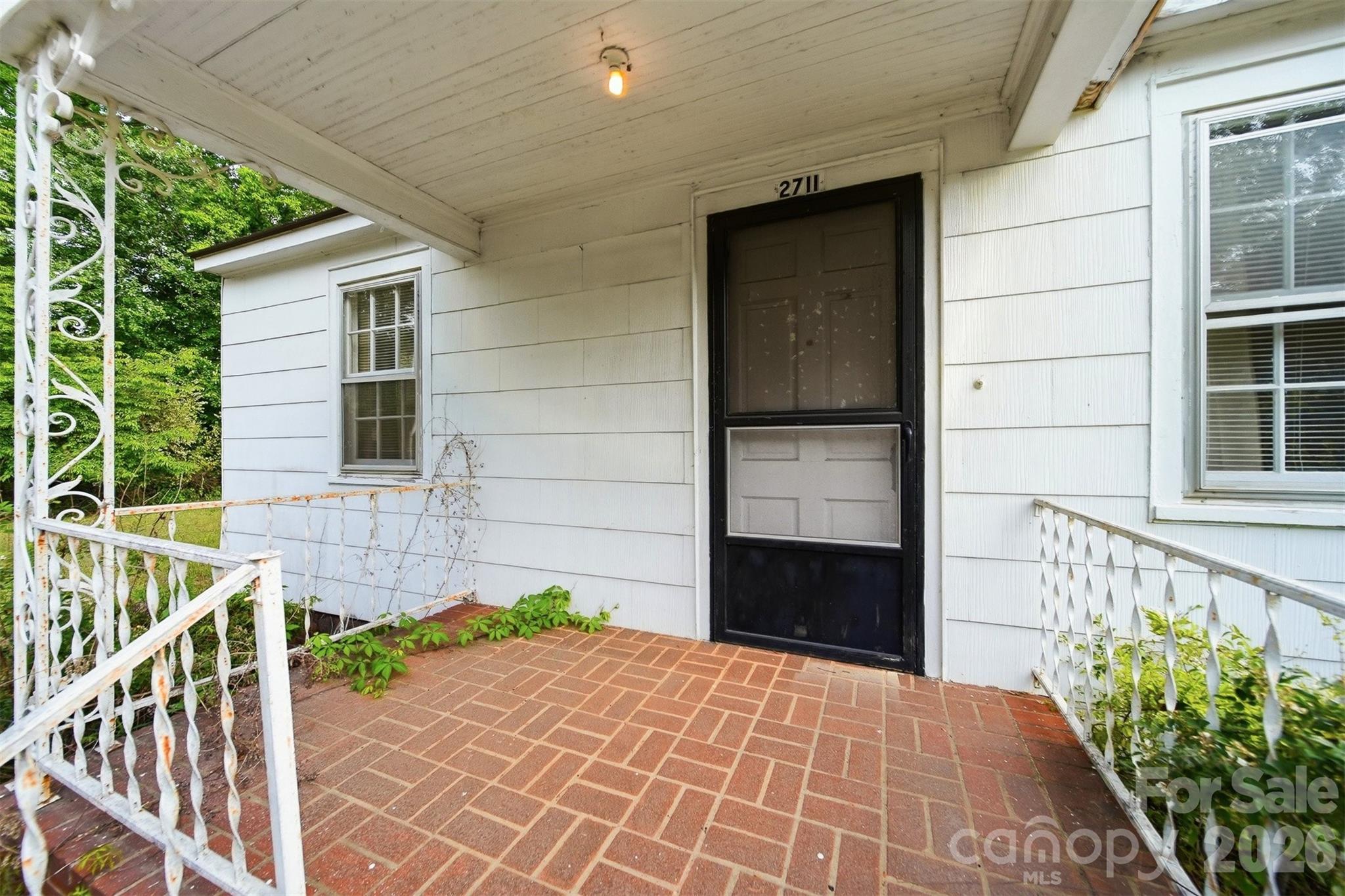 2711 SE 8th Avenue SE — Hickory