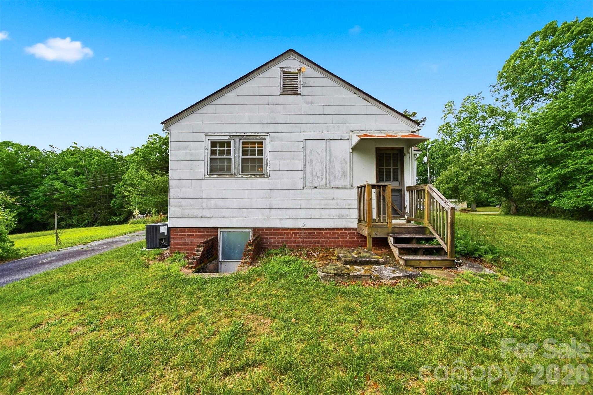 2711 SE 8th Avenue SE — Hickory