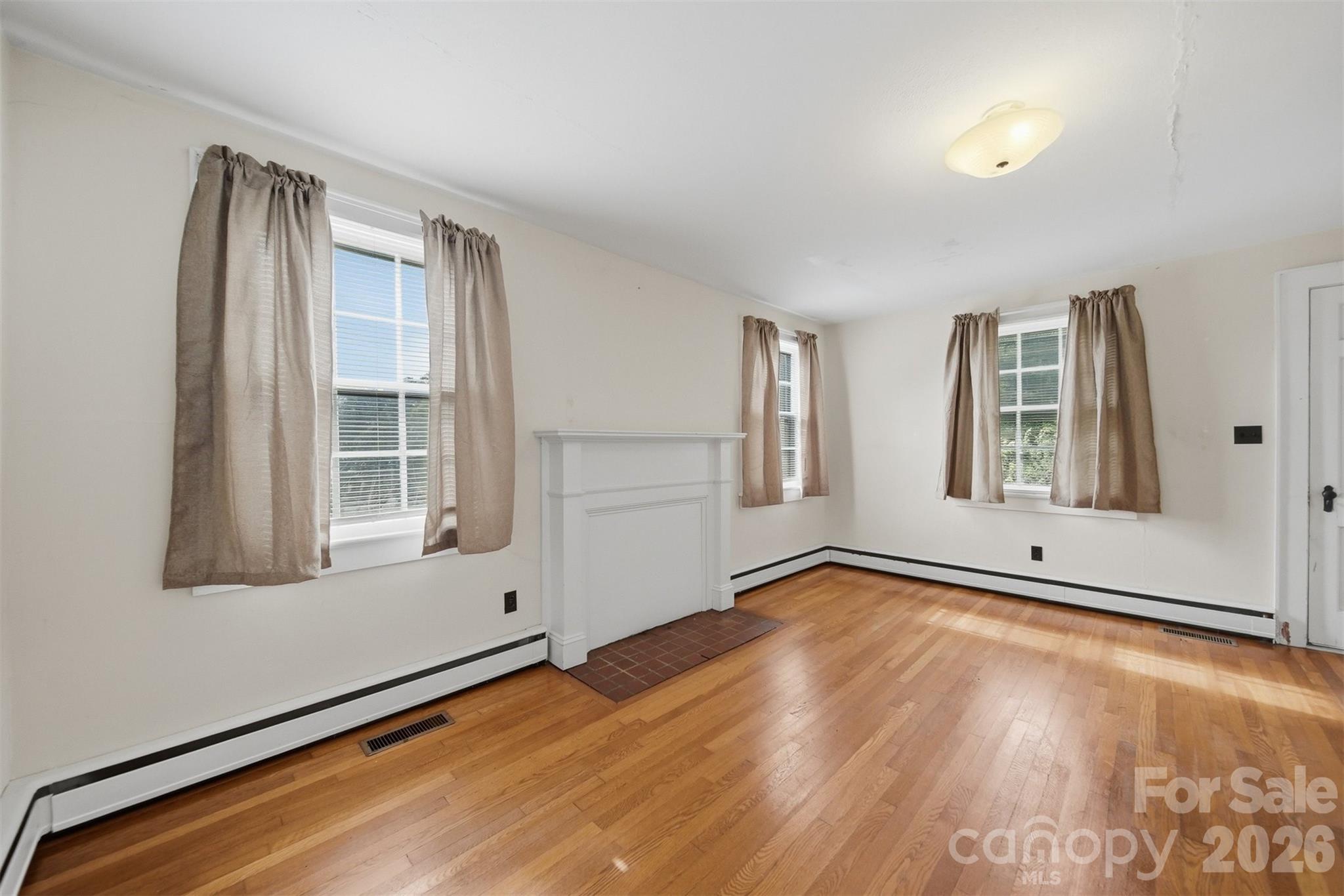 2711 SE 8th Avenue SE — Hickory
