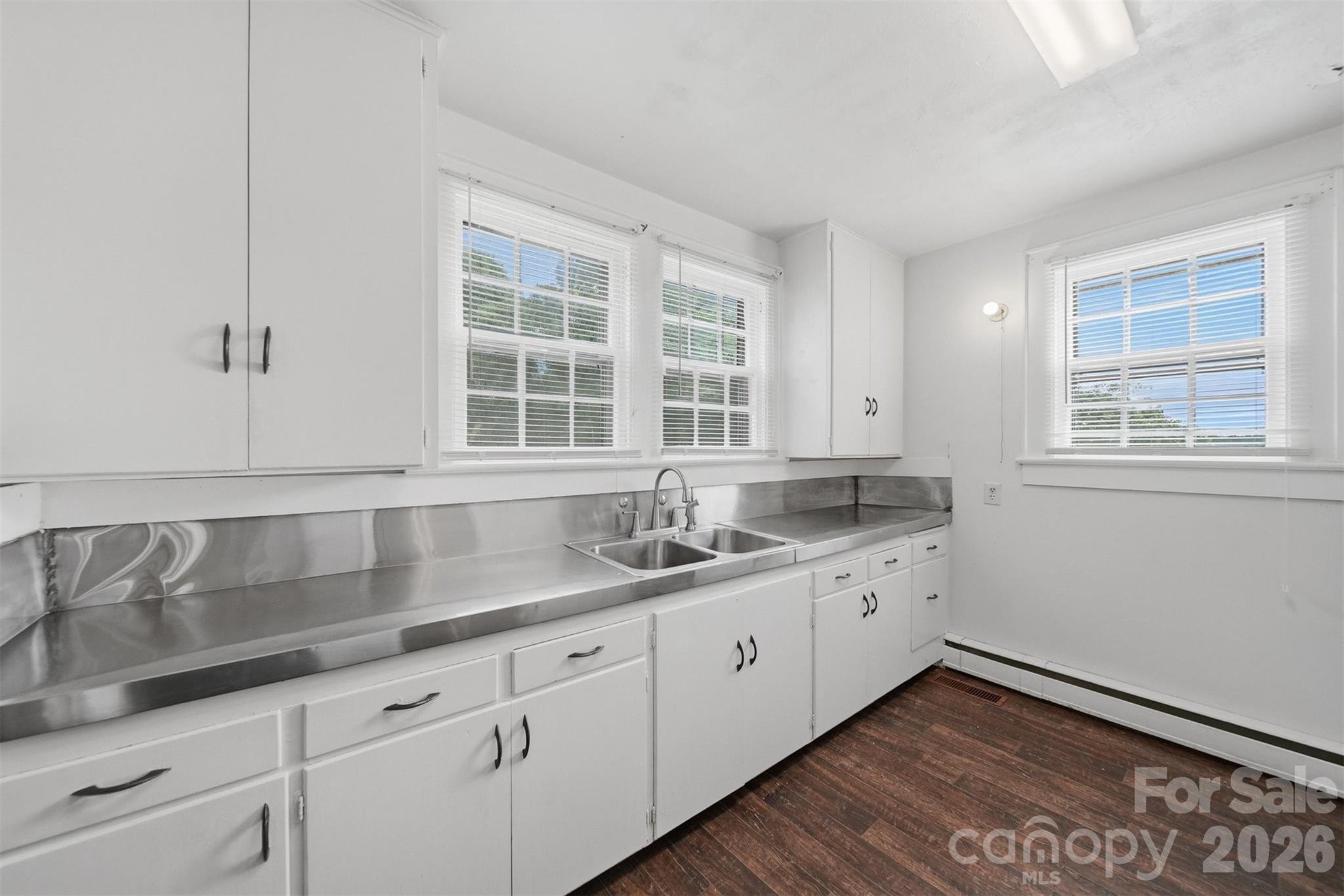 2711 SE 8th Avenue SE — Hickory