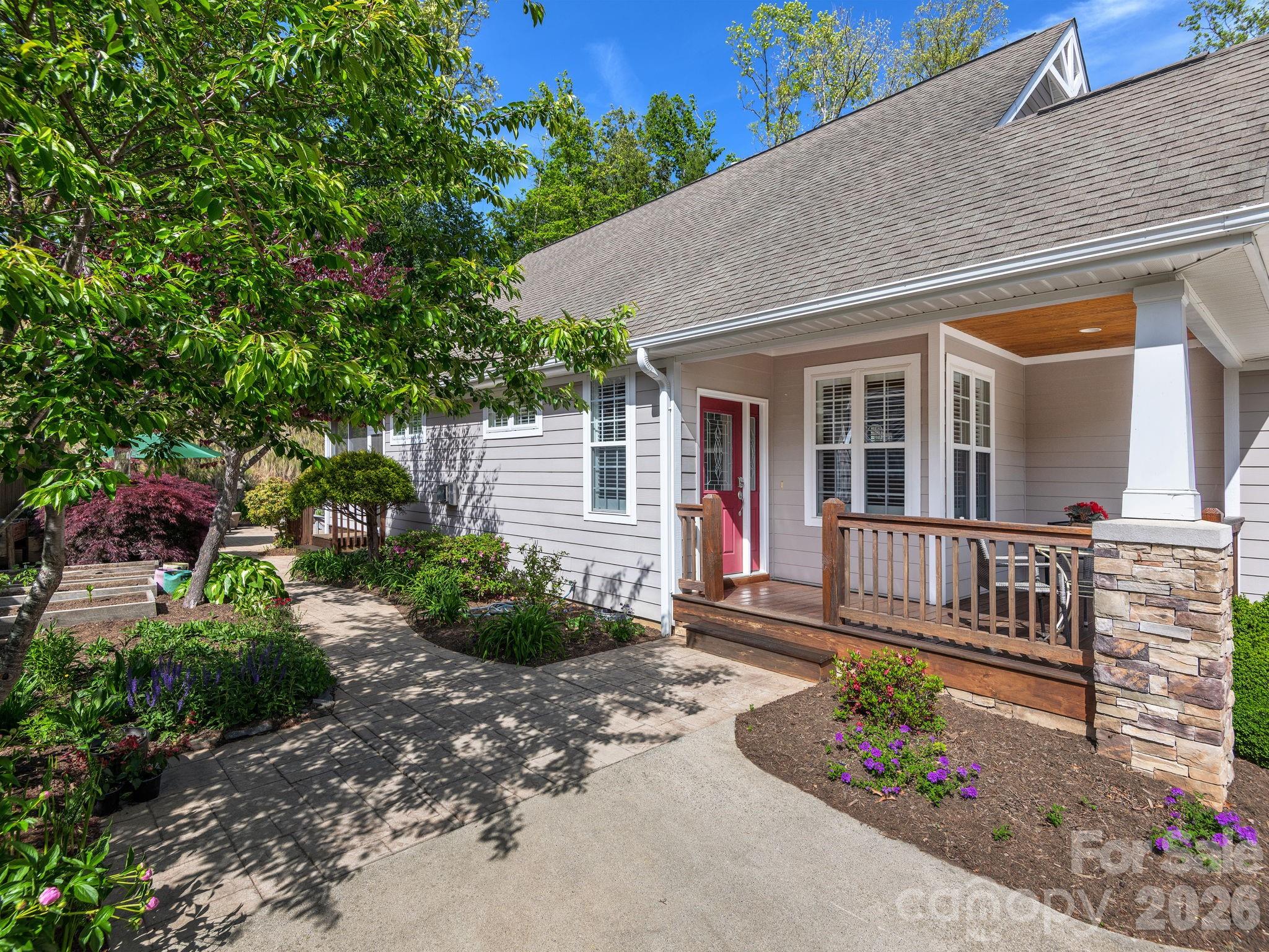 30 Banks Town Road — Weaverville