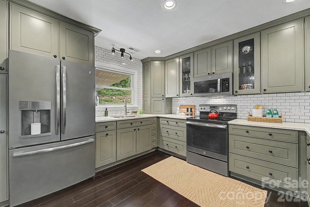 52 Briar Patch Road — Cullowhee