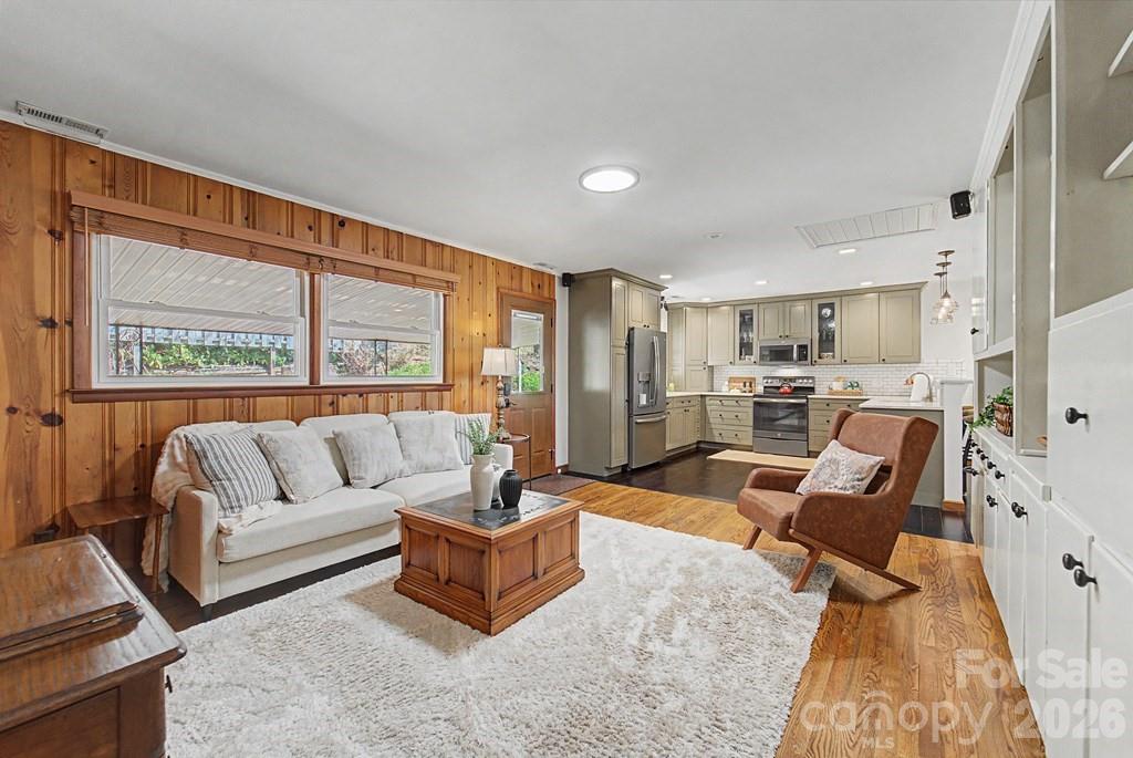 52 Briar Patch Road — Cullowhee