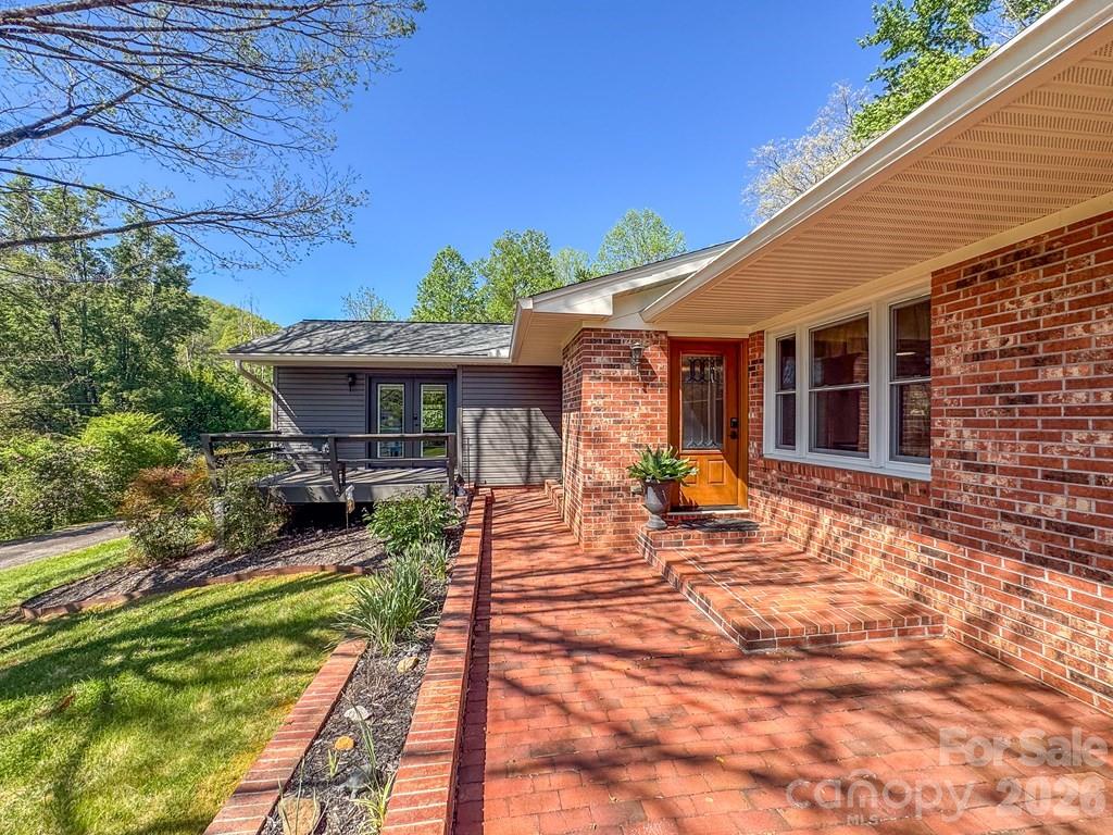 52 Briar Patch Road — Cullowhee
