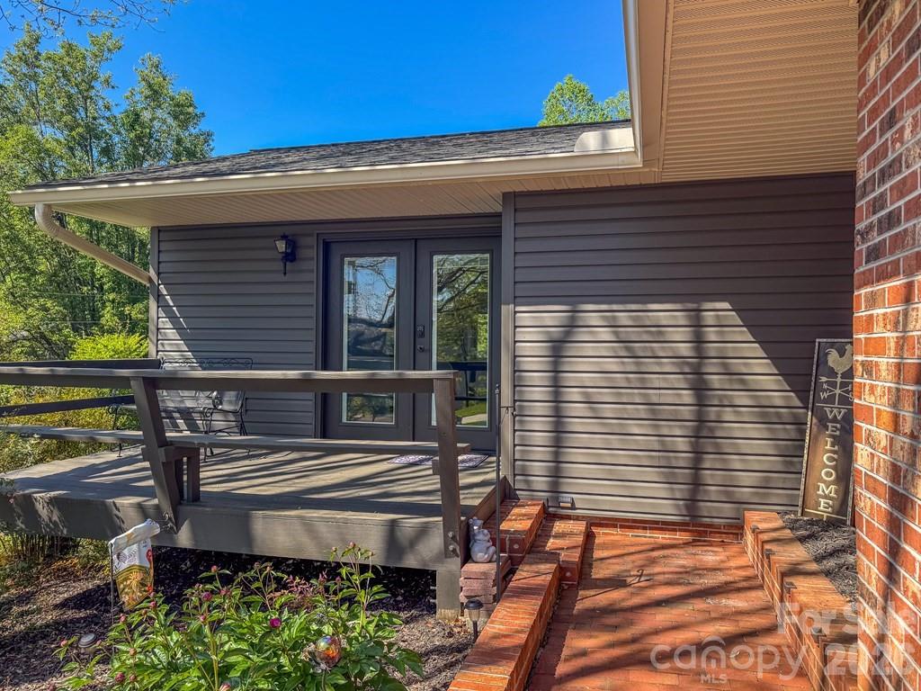 52 Briar Patch Road — Cullowhee