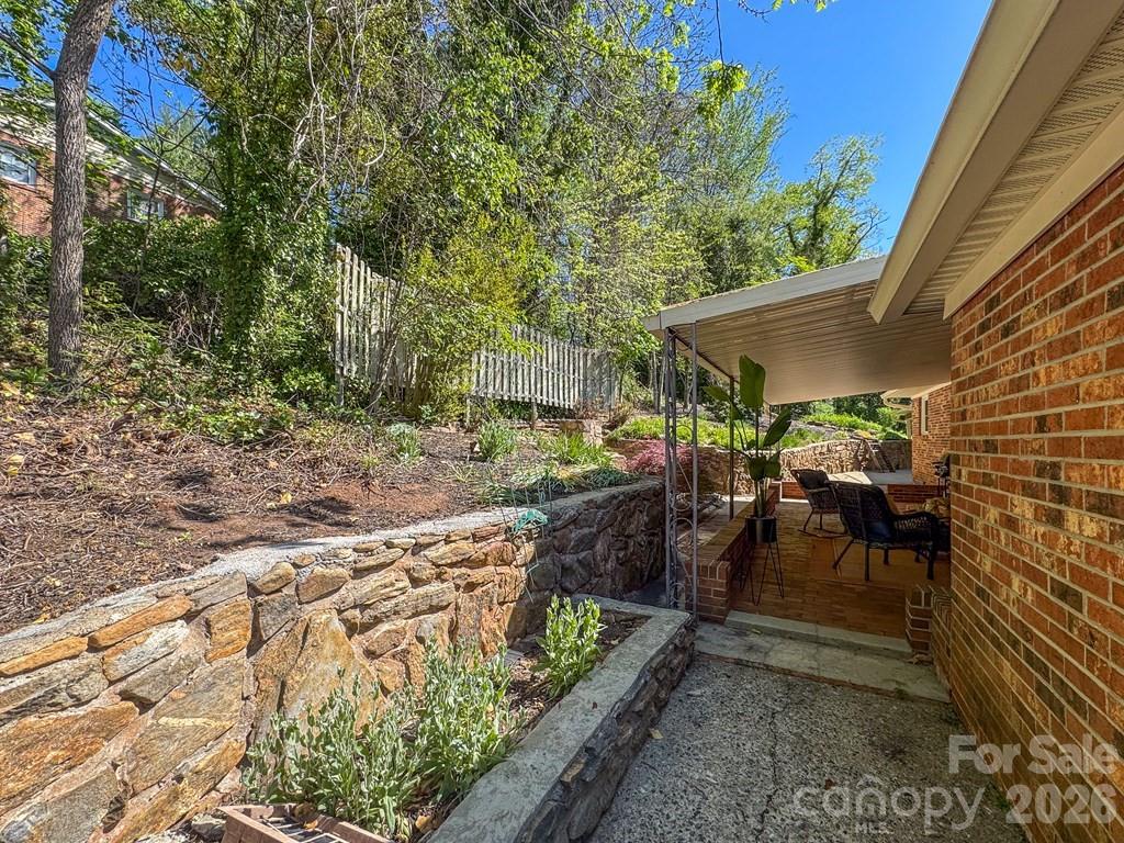 52 Briar Patch Road — Cullowhee