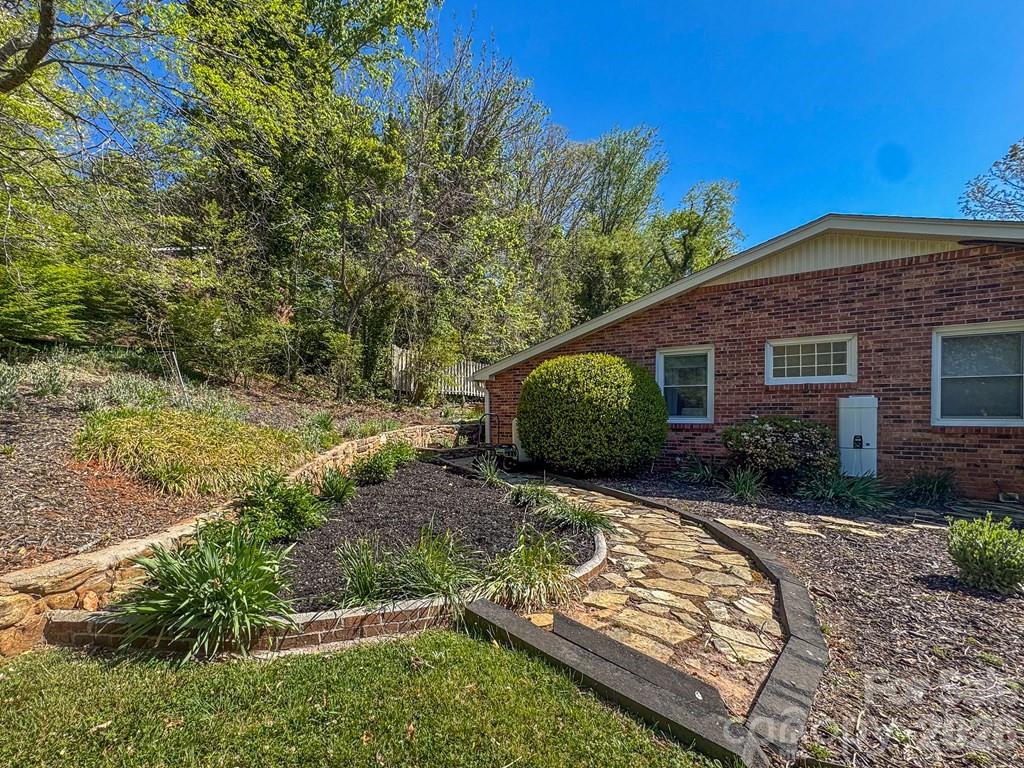 52 Briar Patch Road — Cullowhee