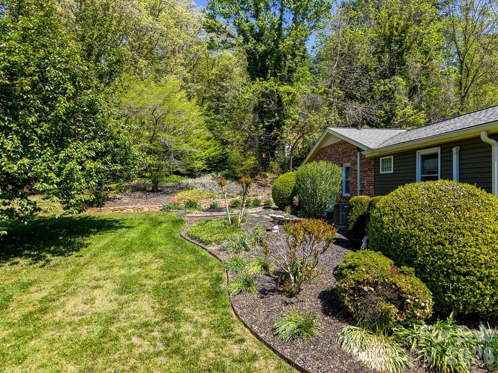 52 Briar Patch Road — Cullowhee