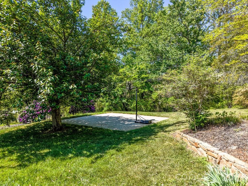 52 Briar Patch Road — Cullowhee